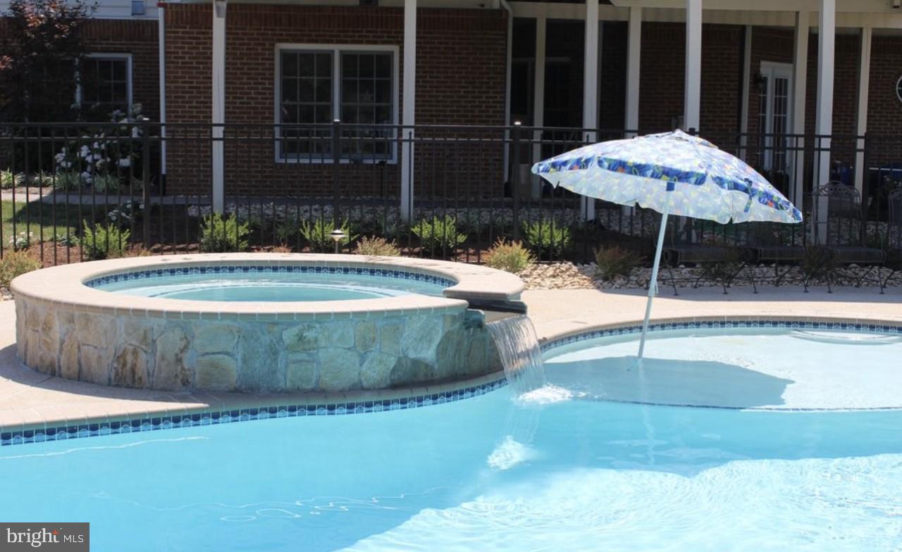 AVONDALE ESTATES - Residential