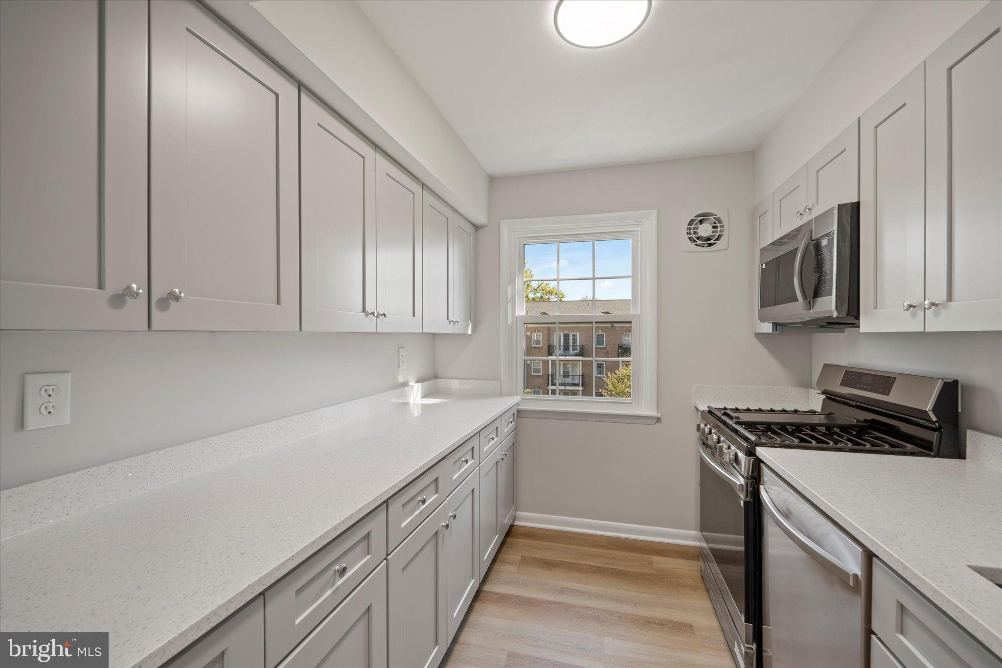 FOXCROFT COLONY CONDOS - Residential