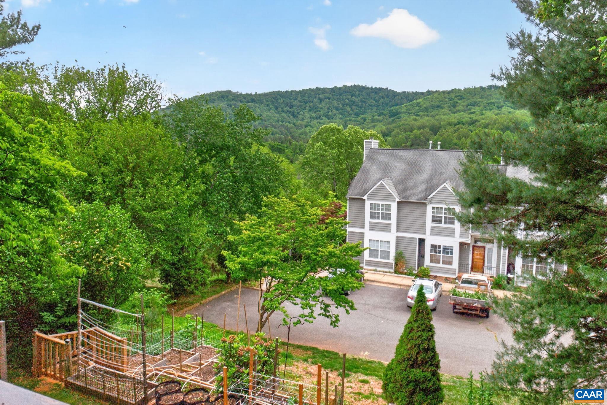 1247 MAPLE VIEW DR