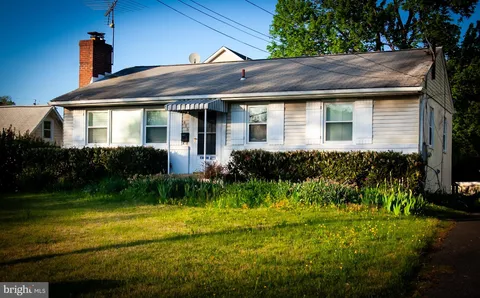 MLS: VAAR2056378