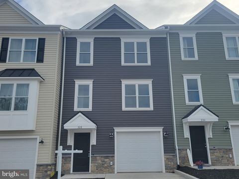 Photo of 328 W 11th Street, FRONT ROYAL, VA 22630 (MLS # VAWR2012570)