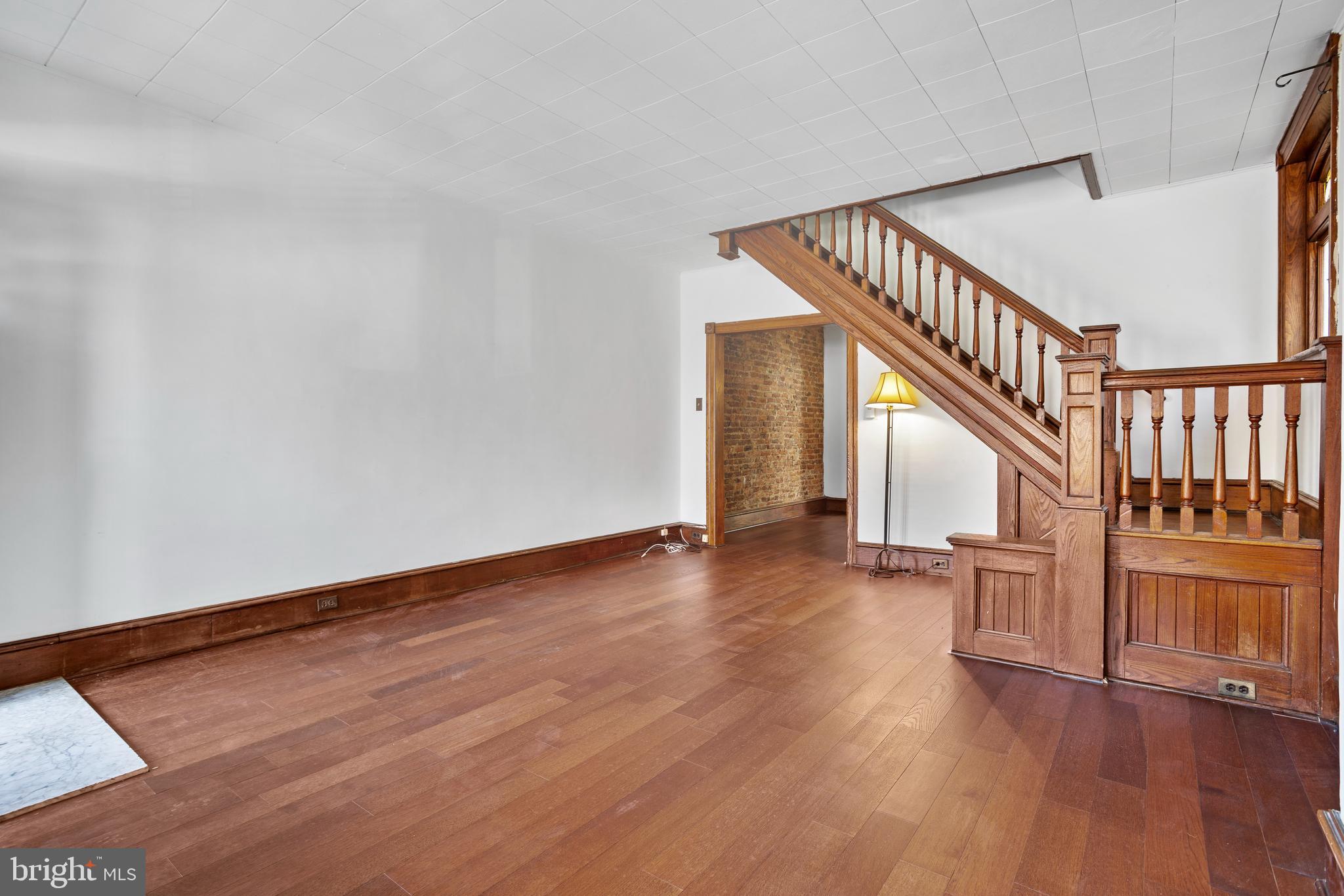 ROXBOROUGH - Residential