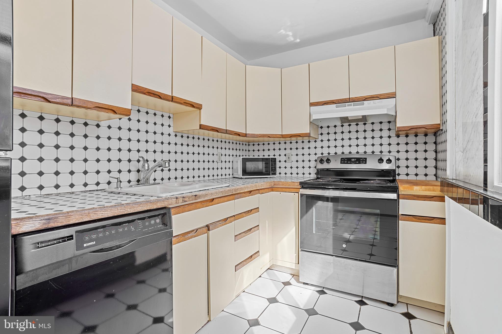 ROXBOROUGH - Residential