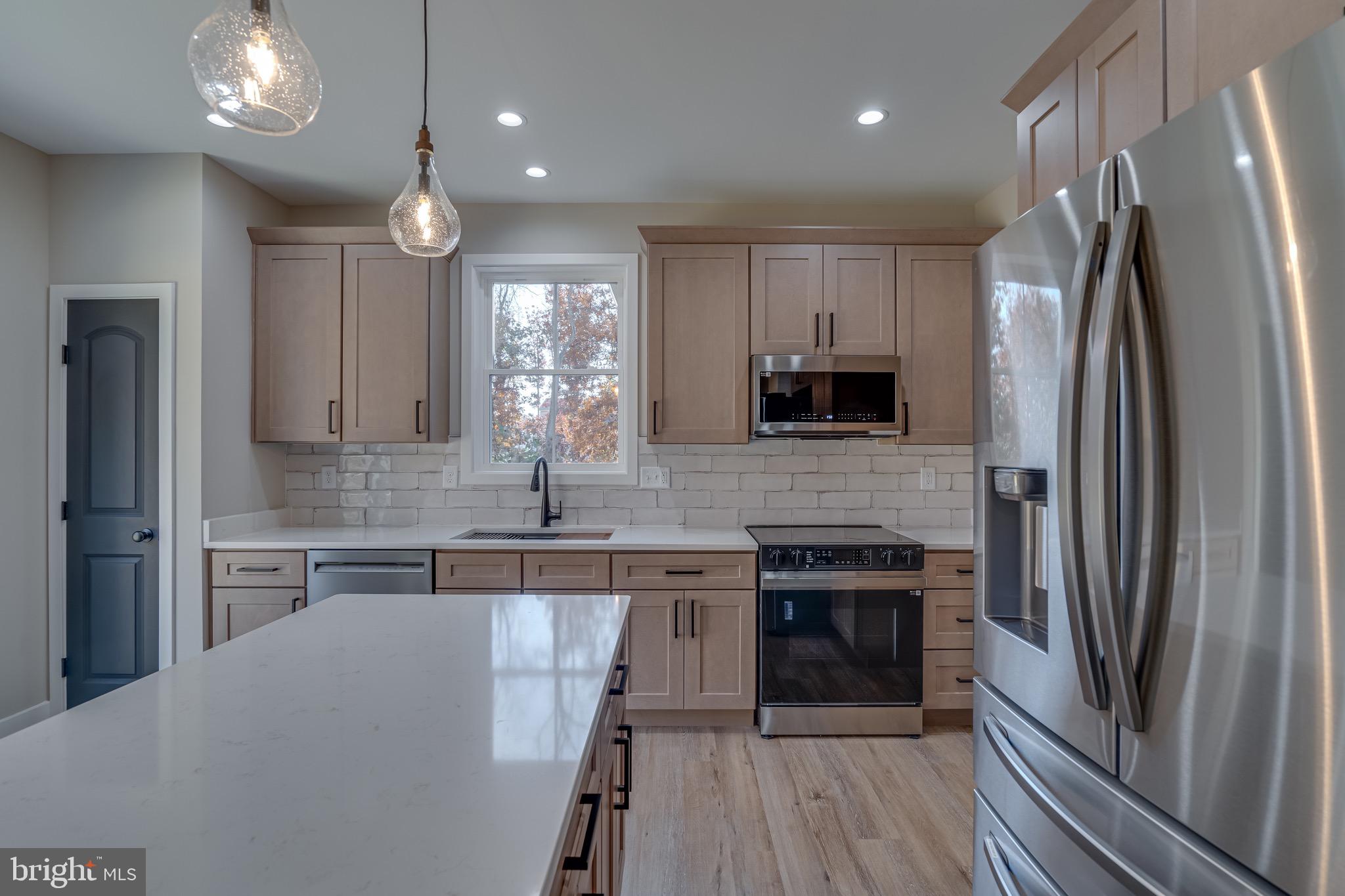 MIDDLE CREEK MANOR - Residential