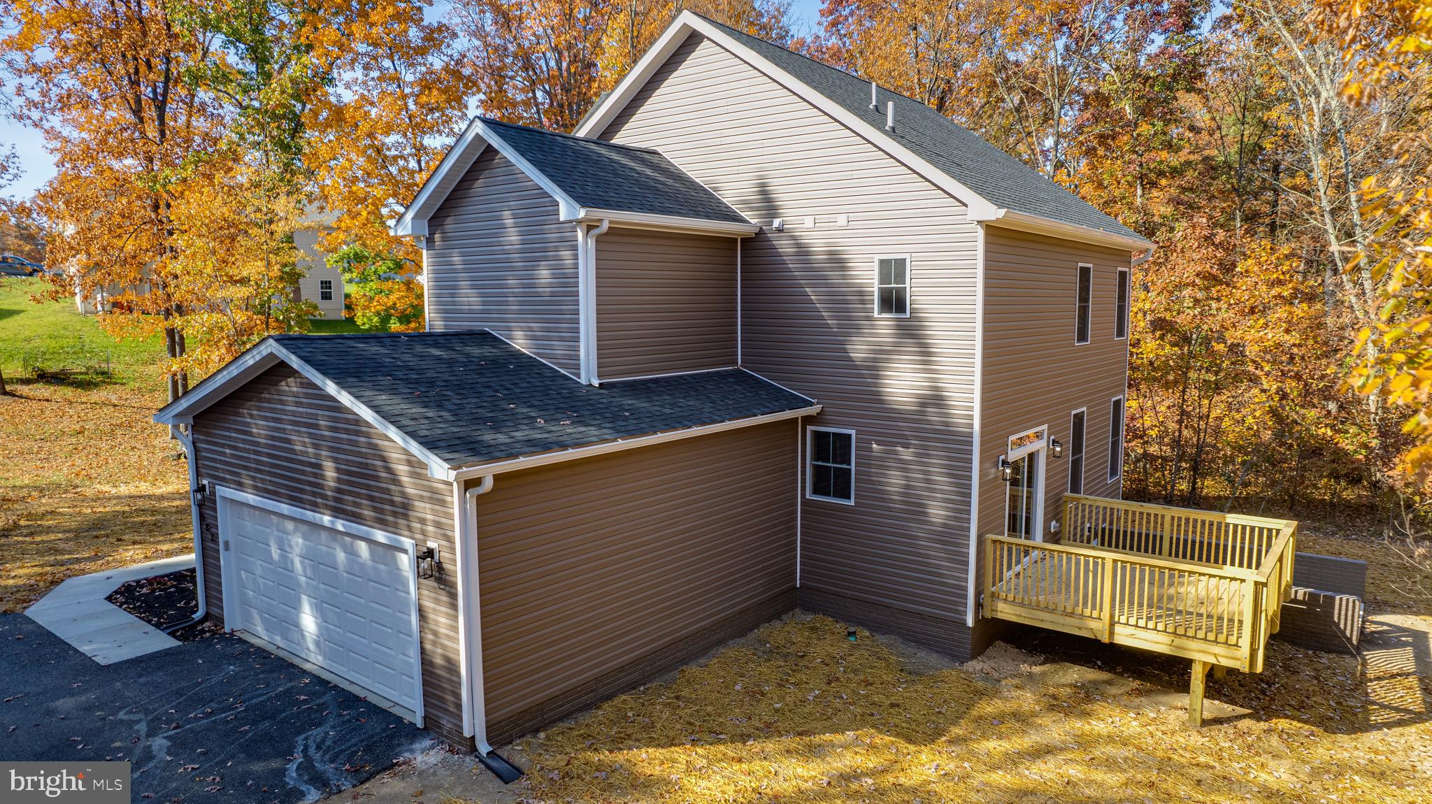 MIDDLE CREEK MANOR - Residential