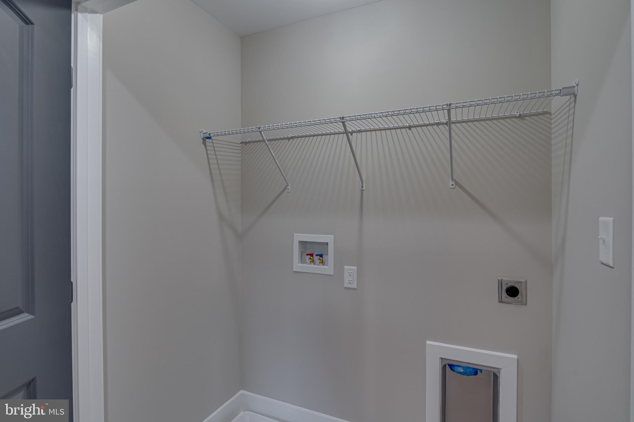 MIDDLE CREEK MANOR - Residential