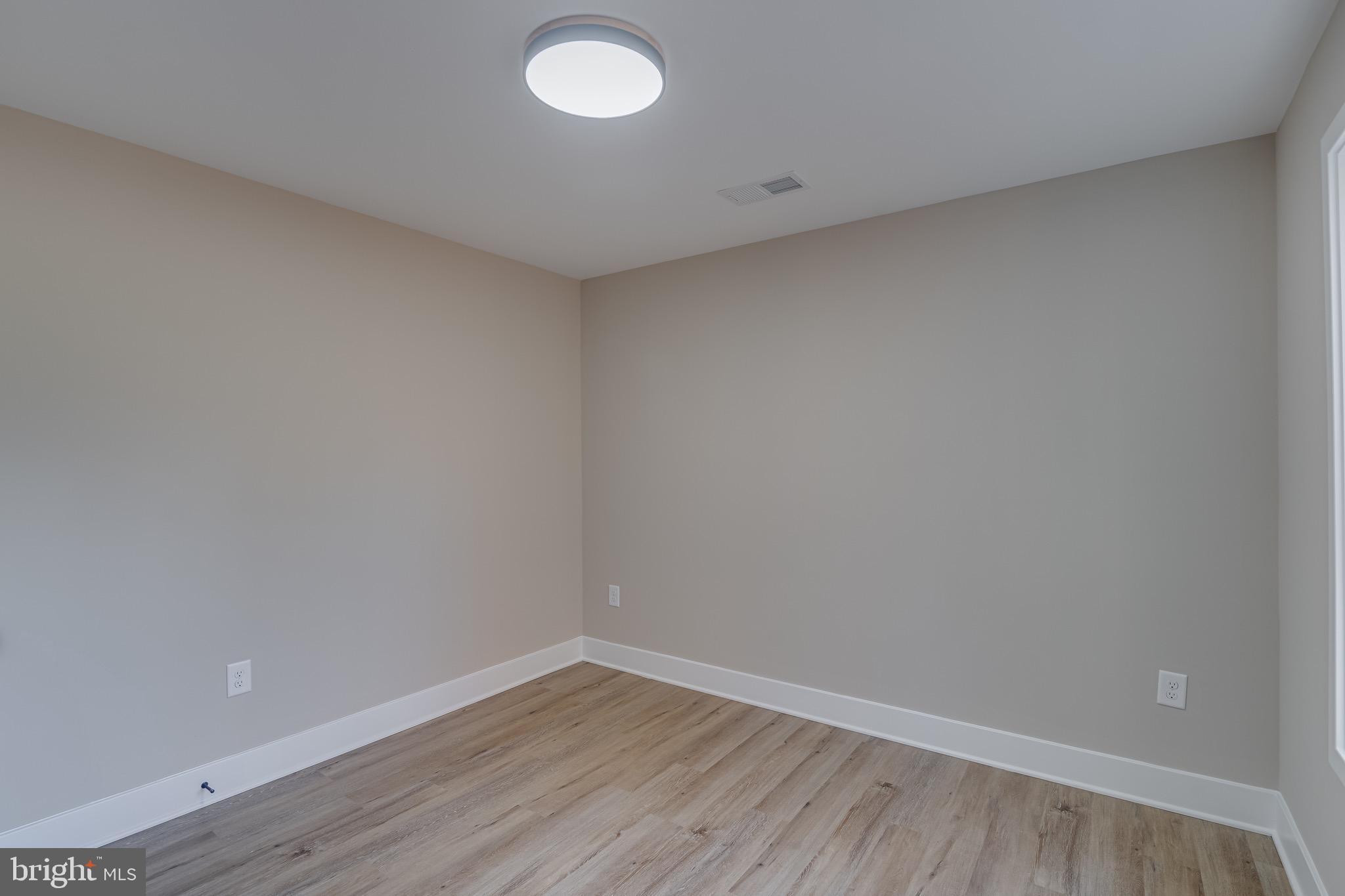 MIDDLE CREEK MANOR - Residential