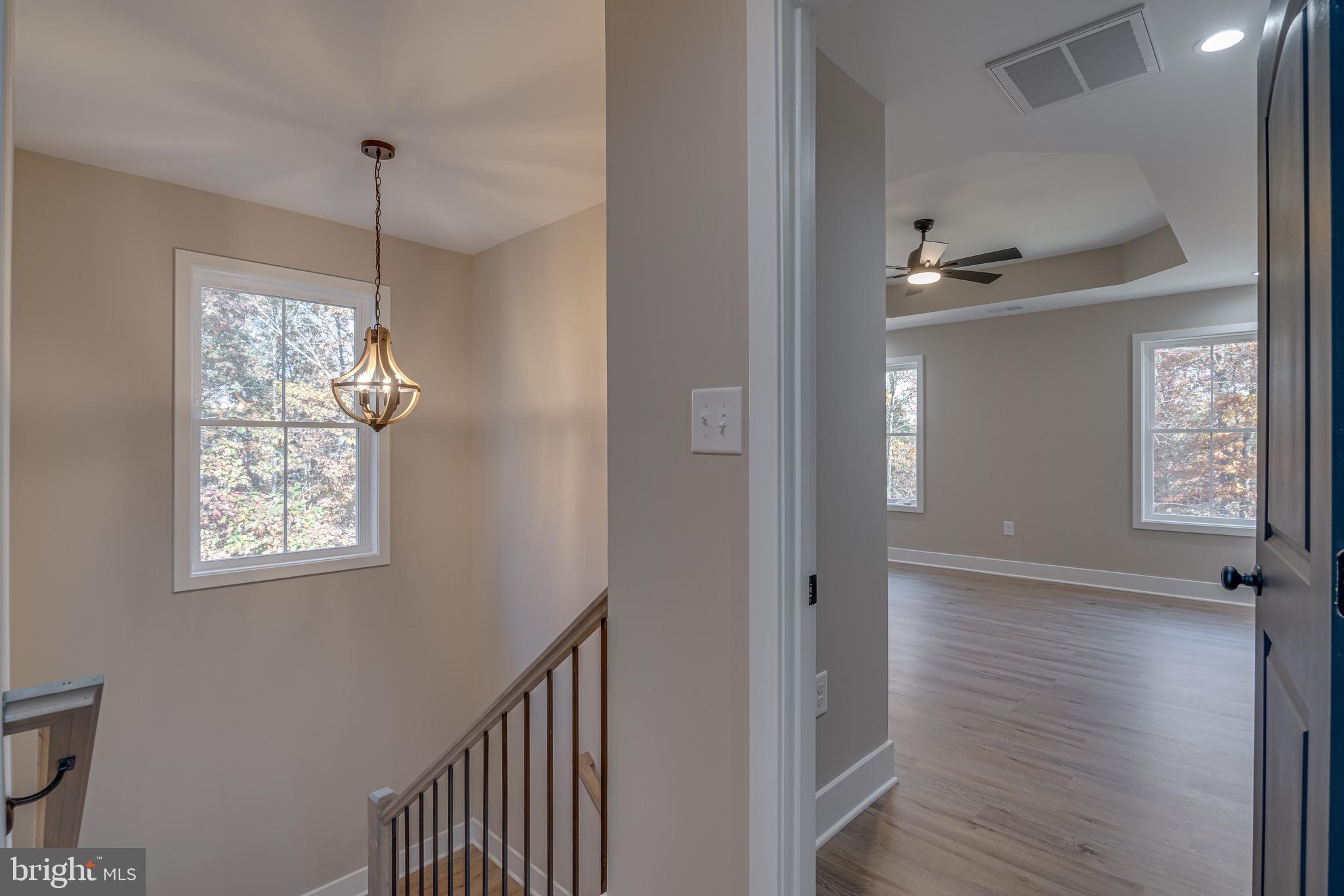 MIDDLE CREEK MANOR - Residential