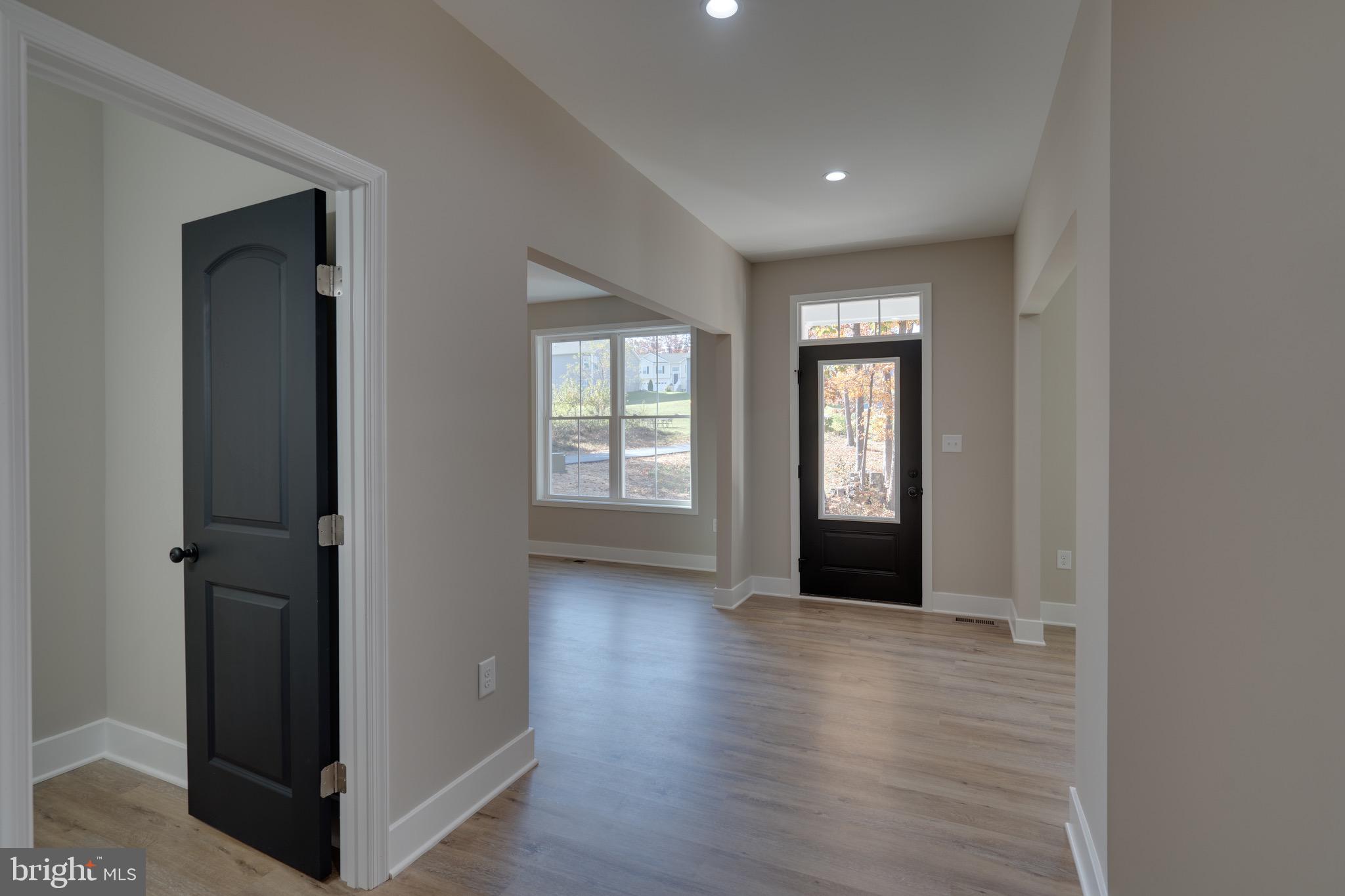 MIDDLE CREEK MANOR - Residential