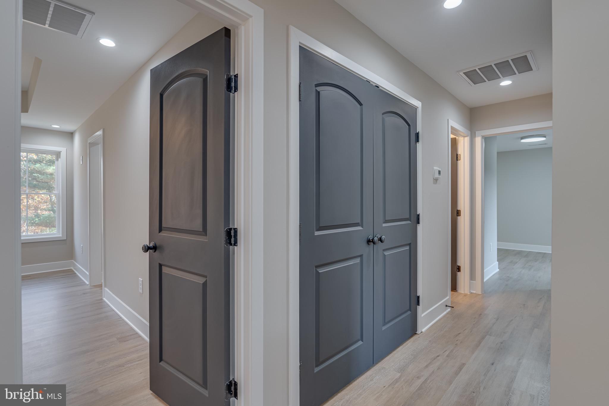 MIDDLE CREEK MANOR - Residential