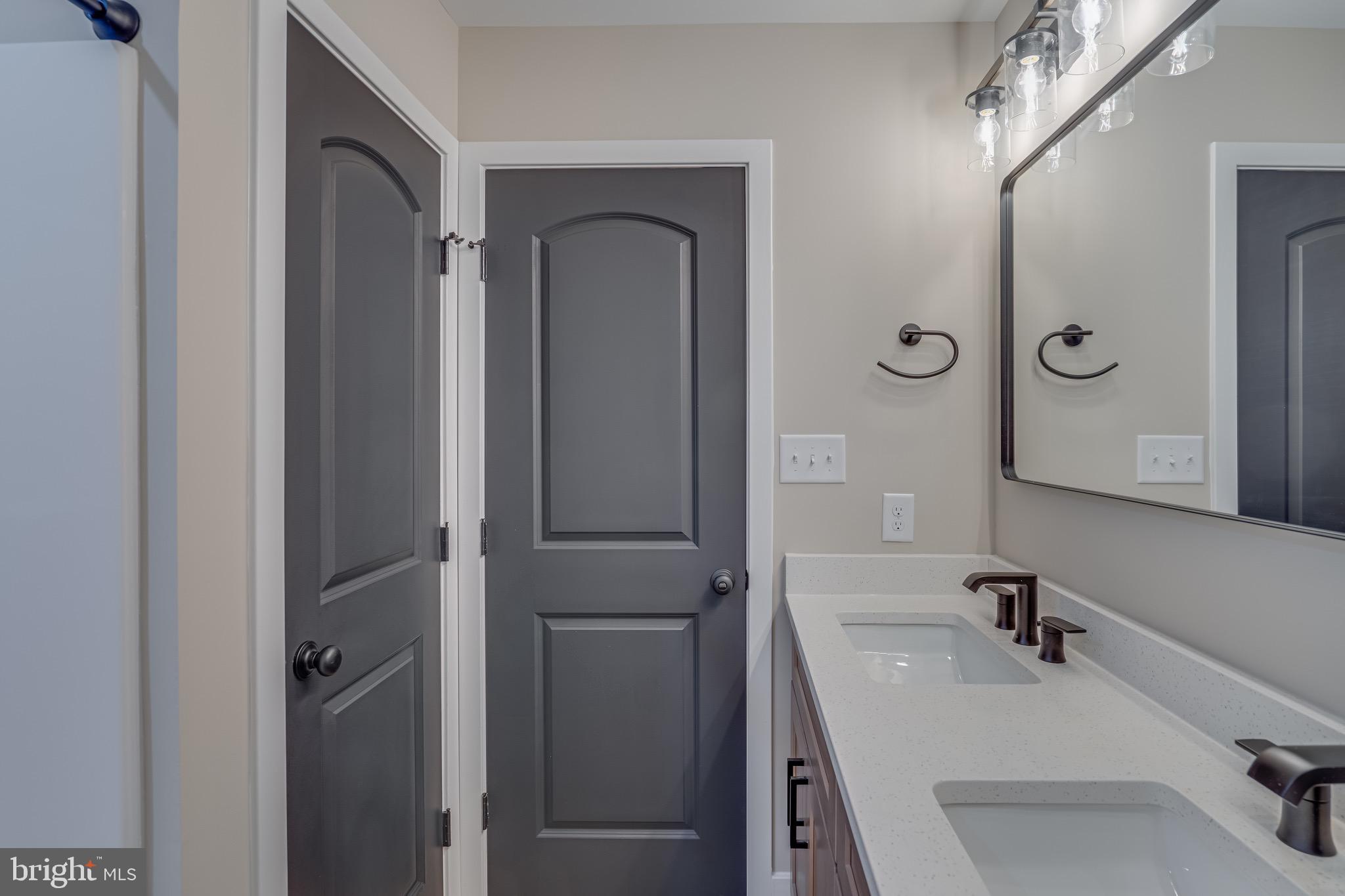 MIDDLE CREEK MANOR - Residential