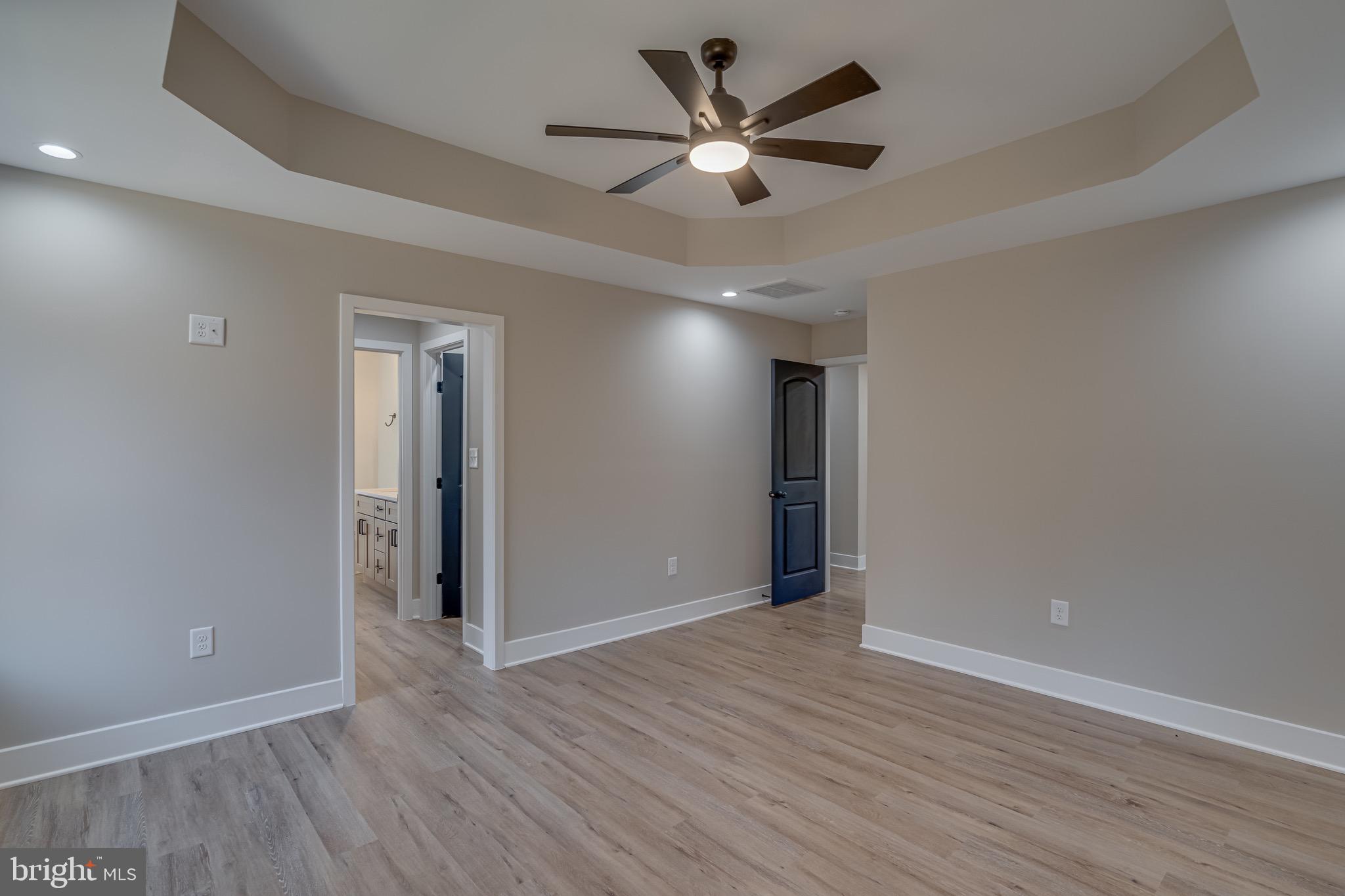 MIDDLE CREEK MANOR - Residential