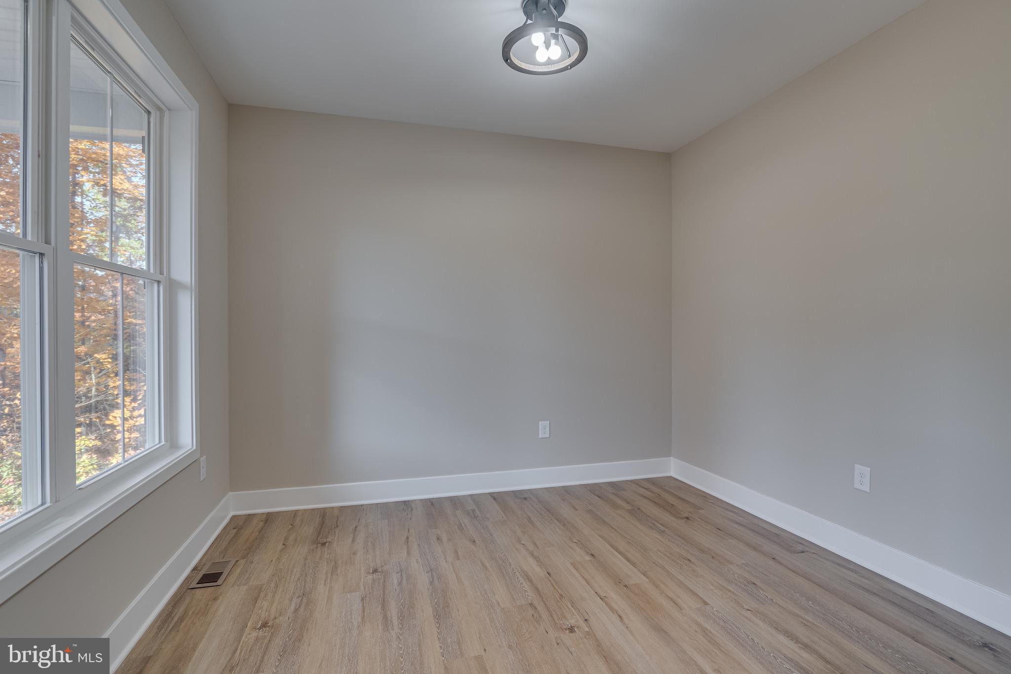 MIDDLE CREEK MANOR - Residential