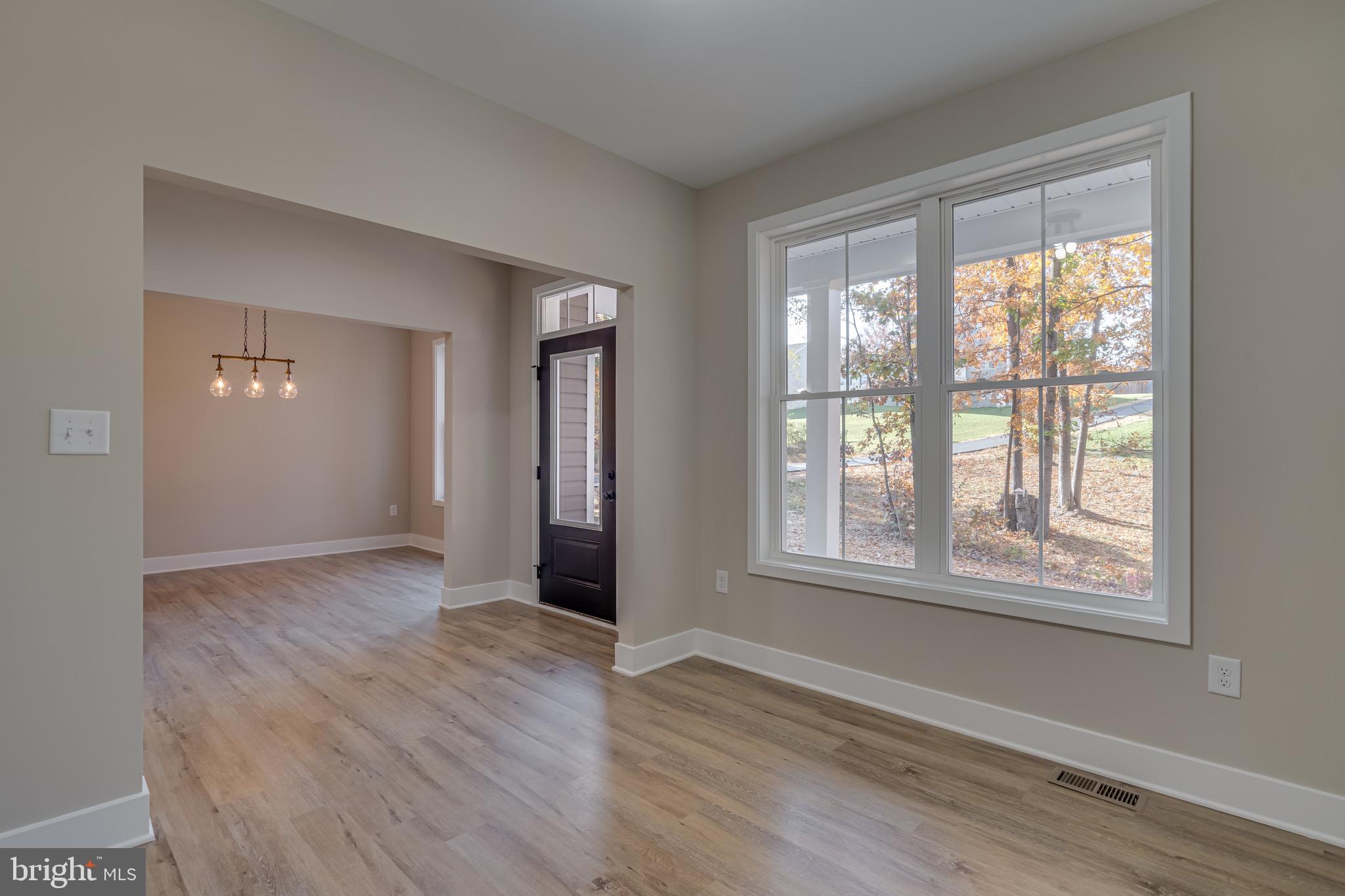 MIDDLE CREEK MANOR - Residential