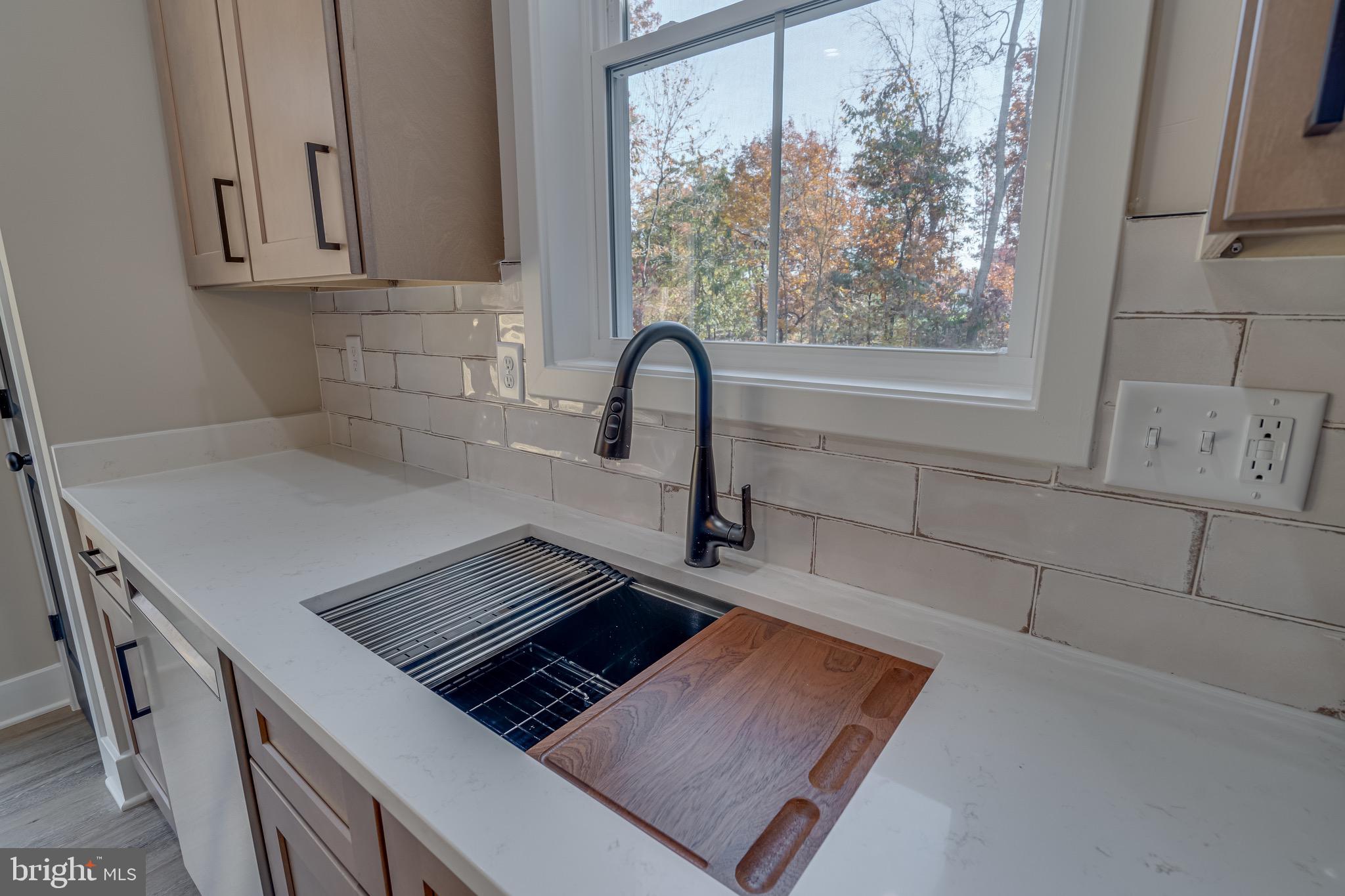 MIDDLE CREEK MANOR - Residential