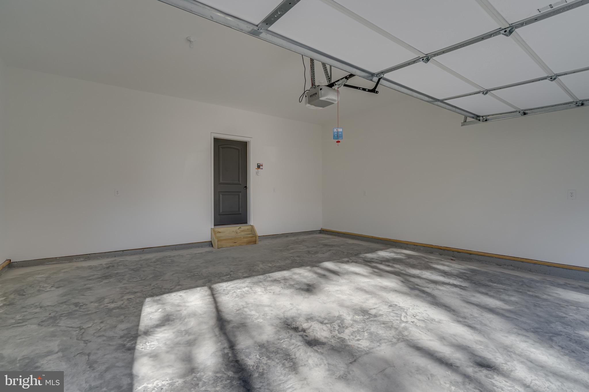 MIDDLE CREEK MANOR - Residential