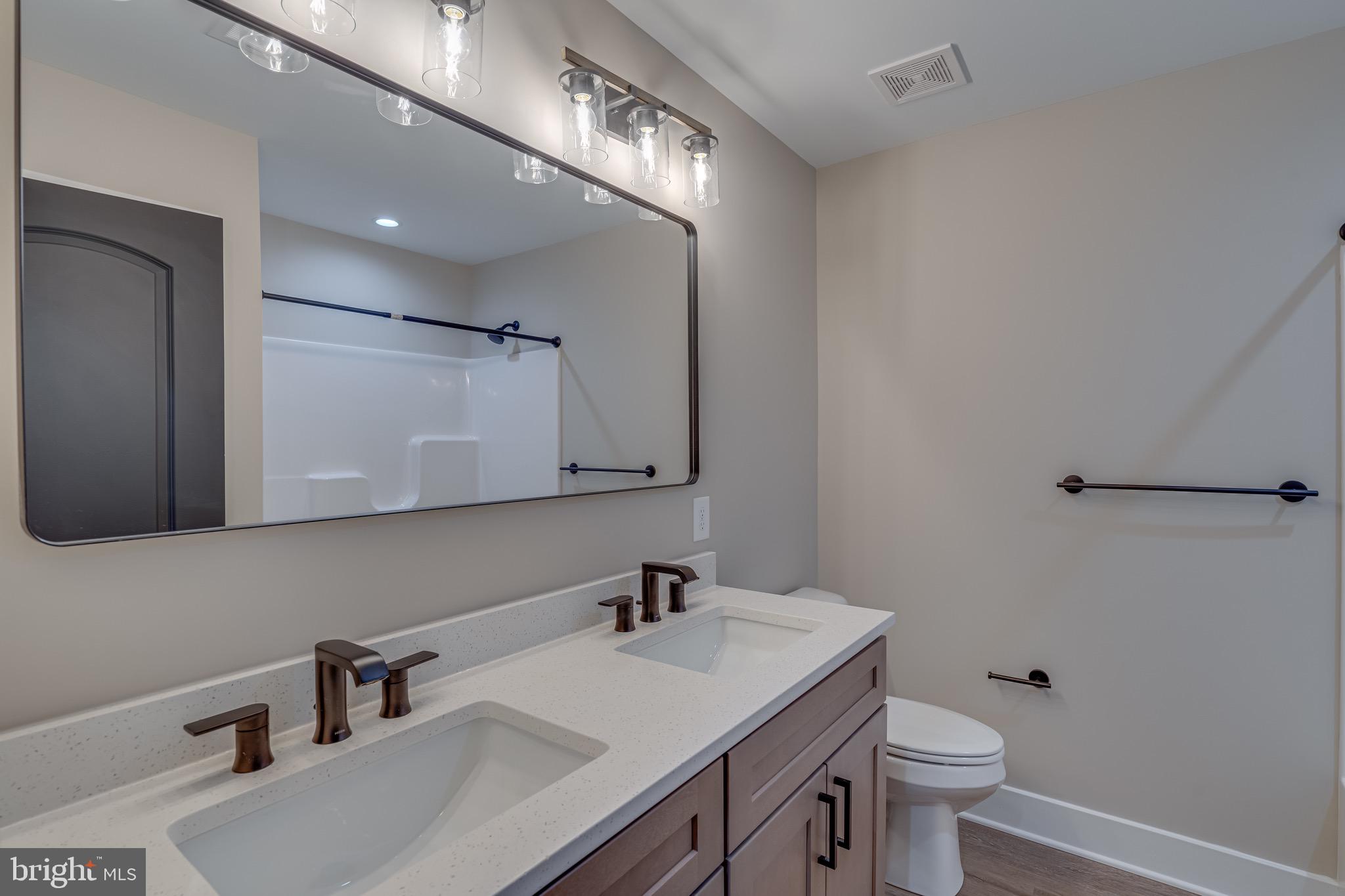 MIDDLE CREEK MANOR - Residential