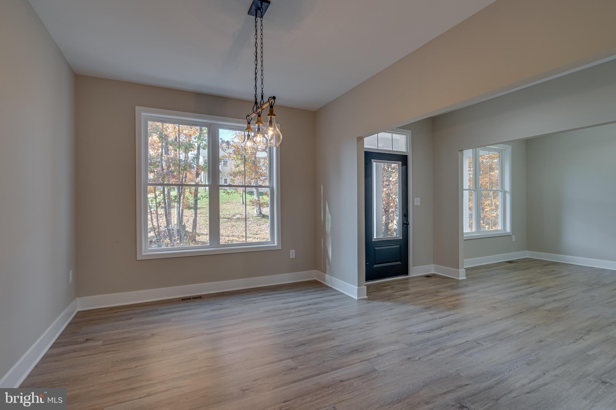 MIDDLE CREEK MANOR - Residential