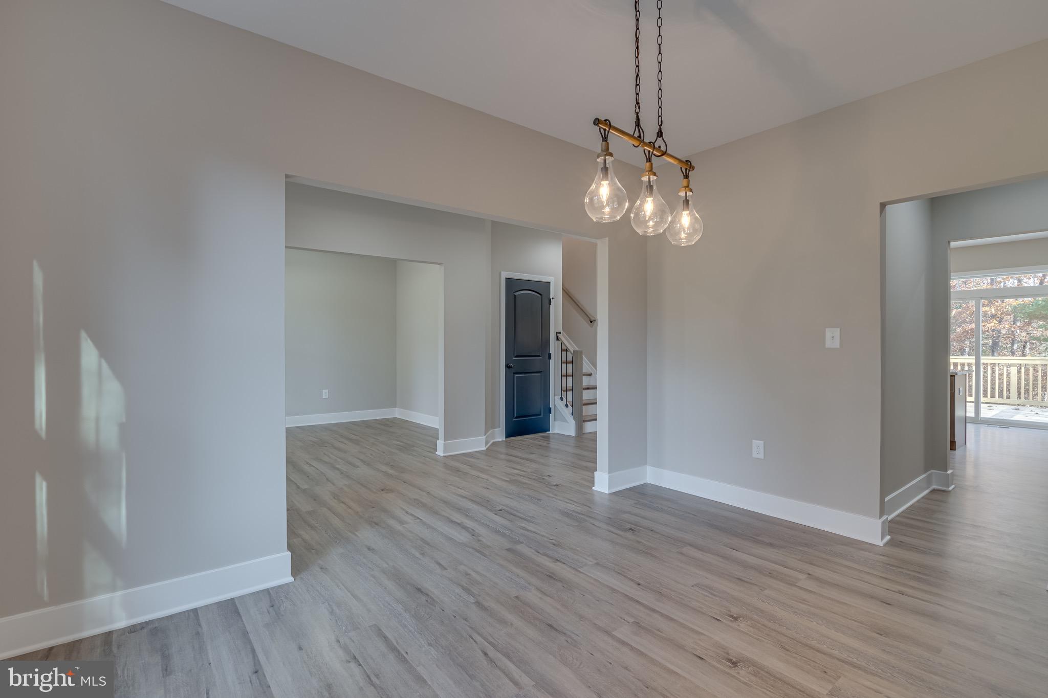 MIDDLE CREEK MANOR - Residential