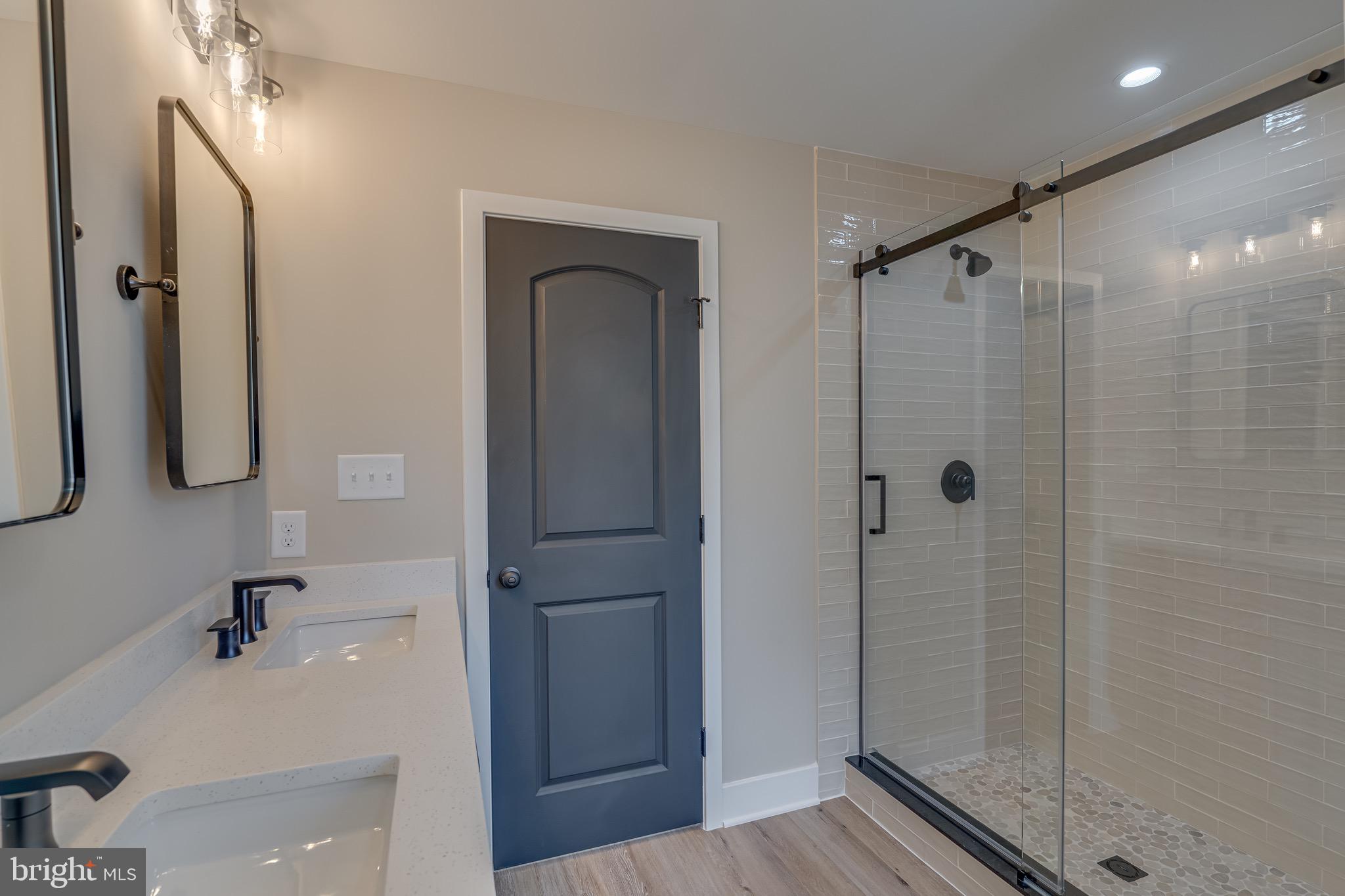 MIDDLE CREEK MANOR - Residential