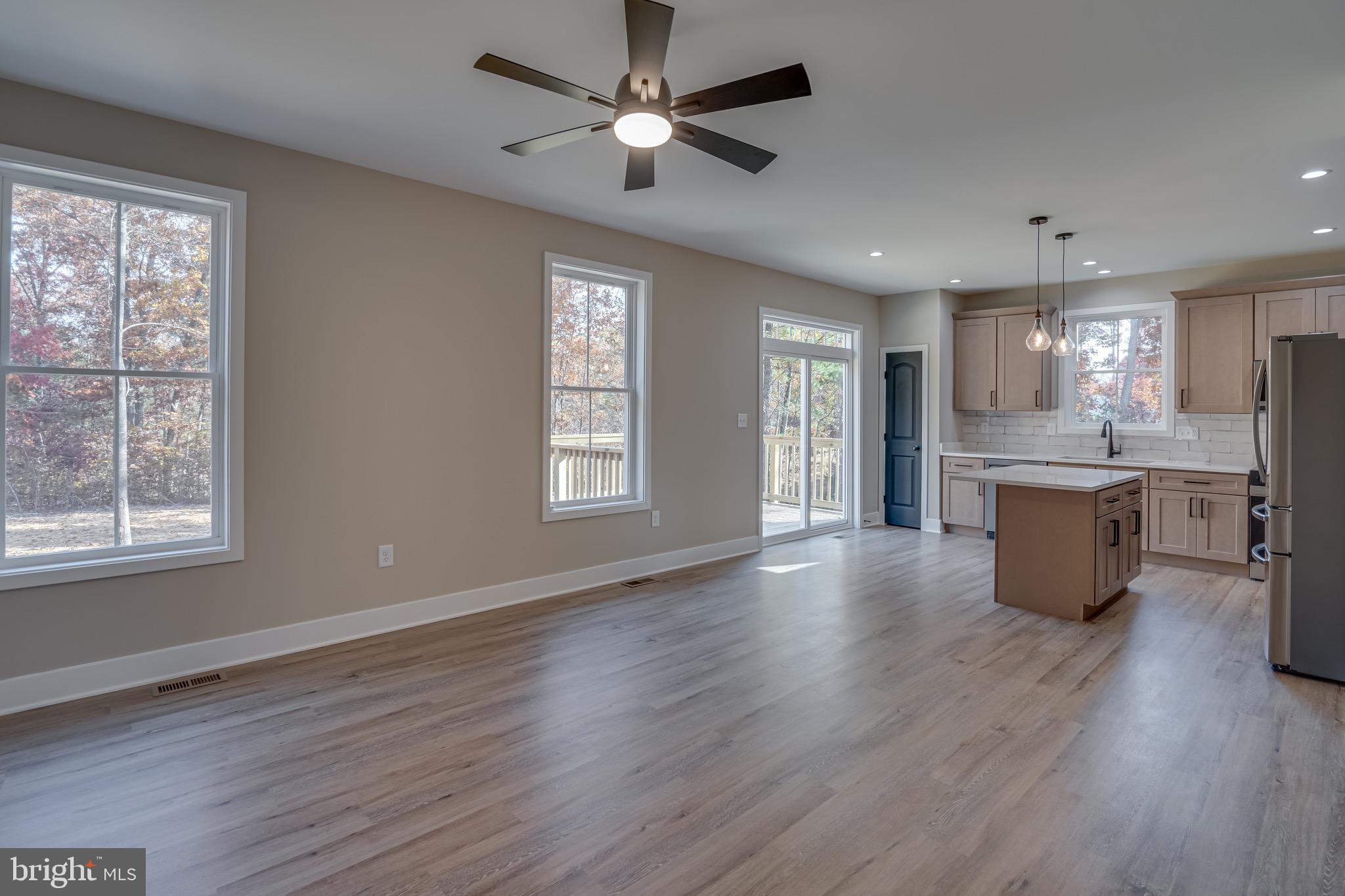 MIDDLE CREEK MANOR - Residential