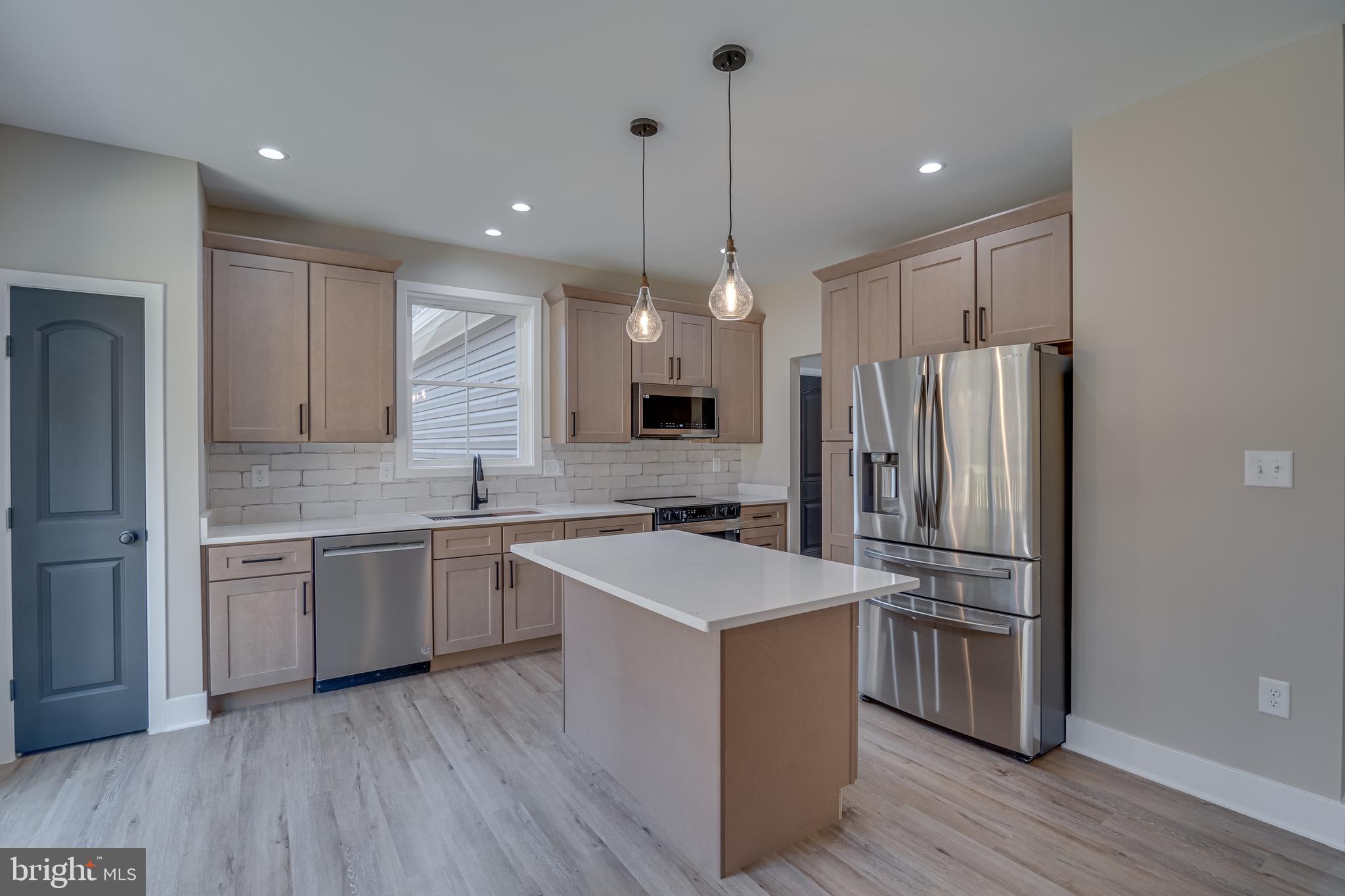 MIDDLE CREEK MANOR - Residential