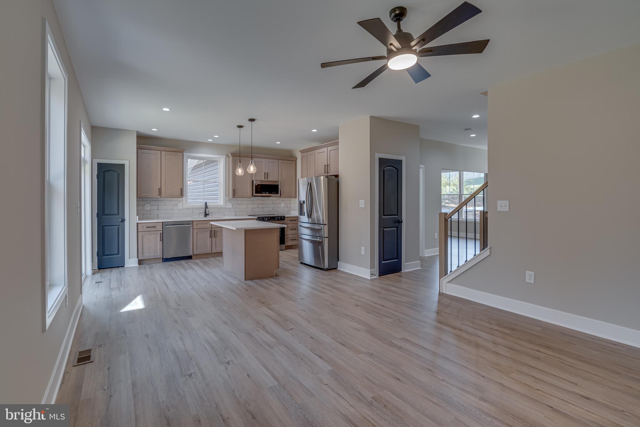 MIDDLE CREEK MANOR - Residential