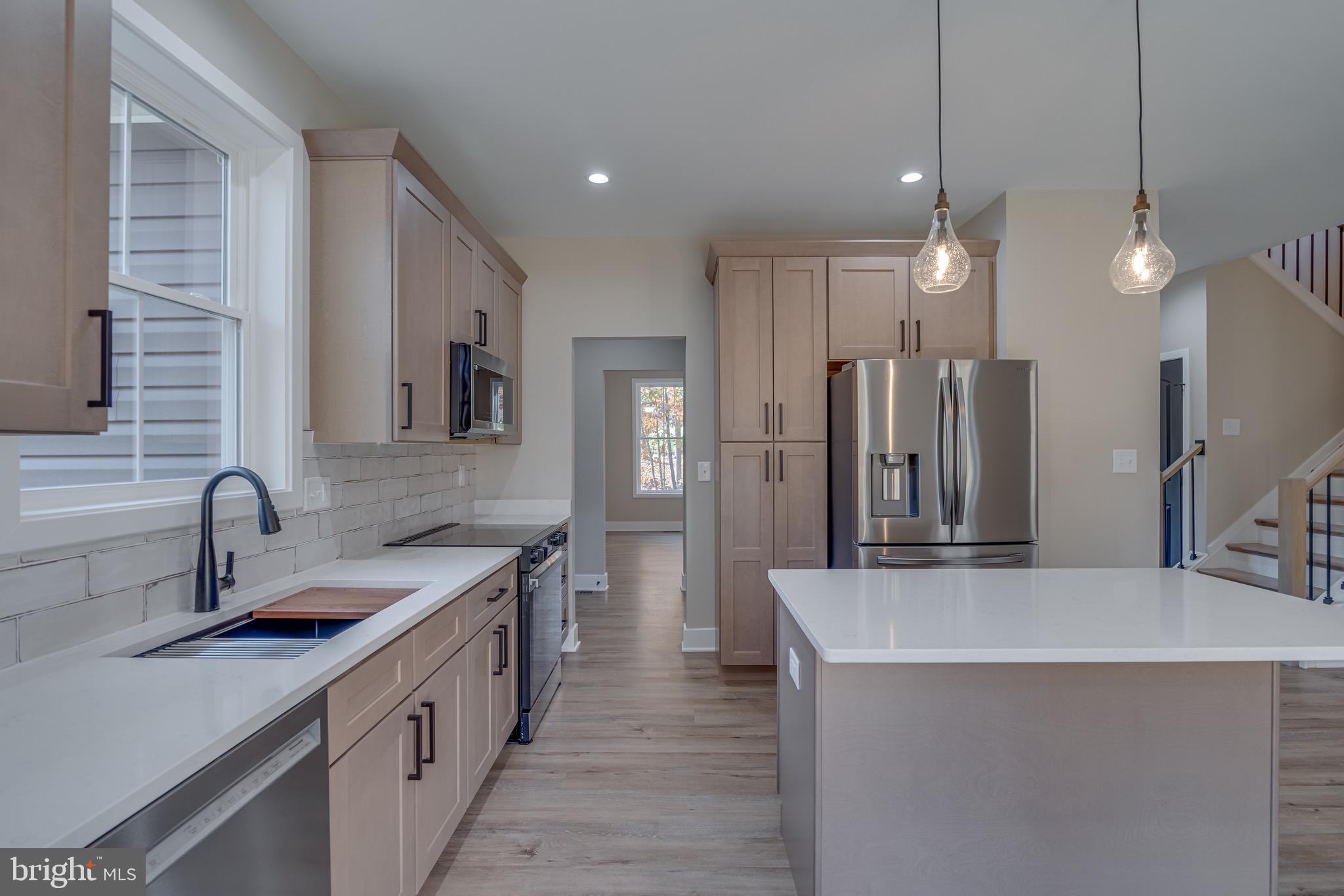 MIDDLE CREEK MANOR - Residential