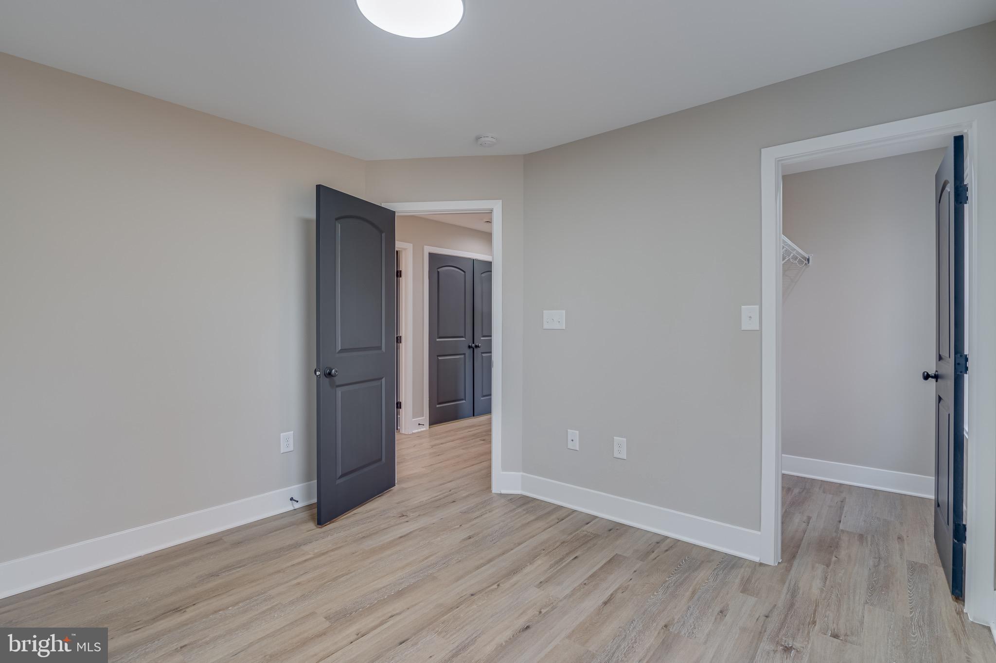 MIDDLE CREEK MANOR - Residential