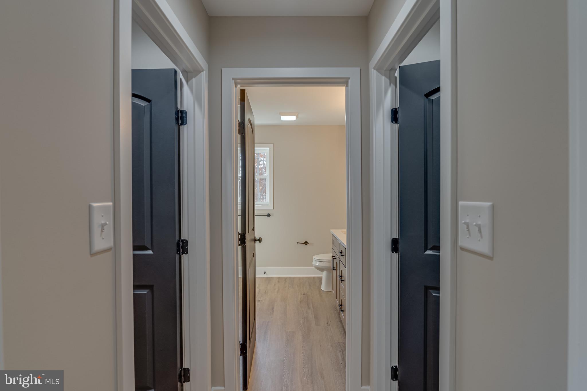 MIDDLE CREEK MANOR - Residential