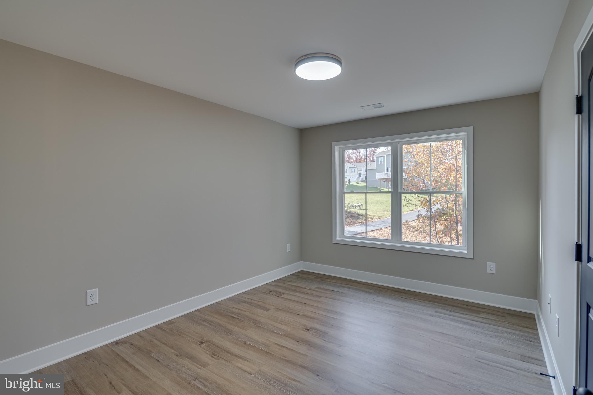 MIDDLE CREEK MANOR - Residential