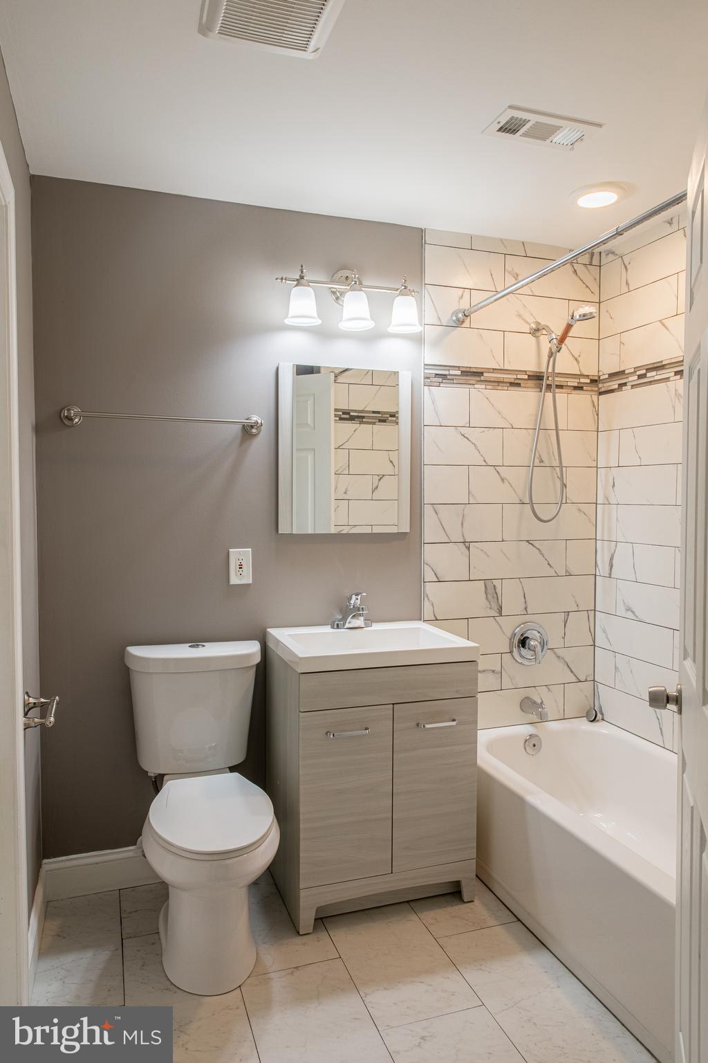 VILLAGES OF URBANA - Residential Lease