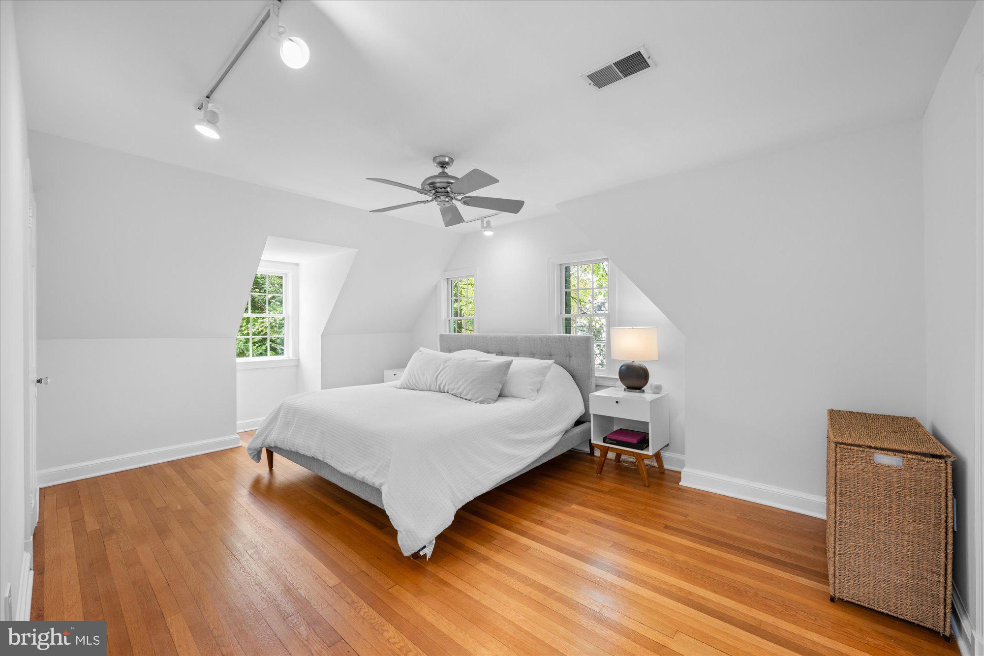 BRADLEY HILLS - Residential