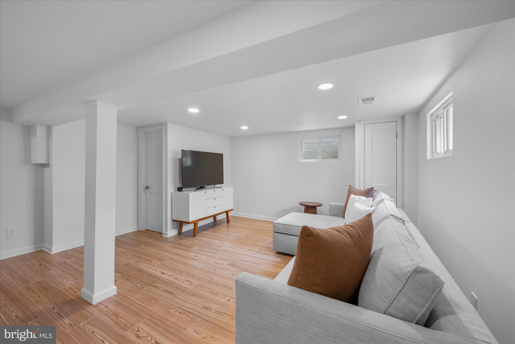 BRADLEY HILLS - Residential