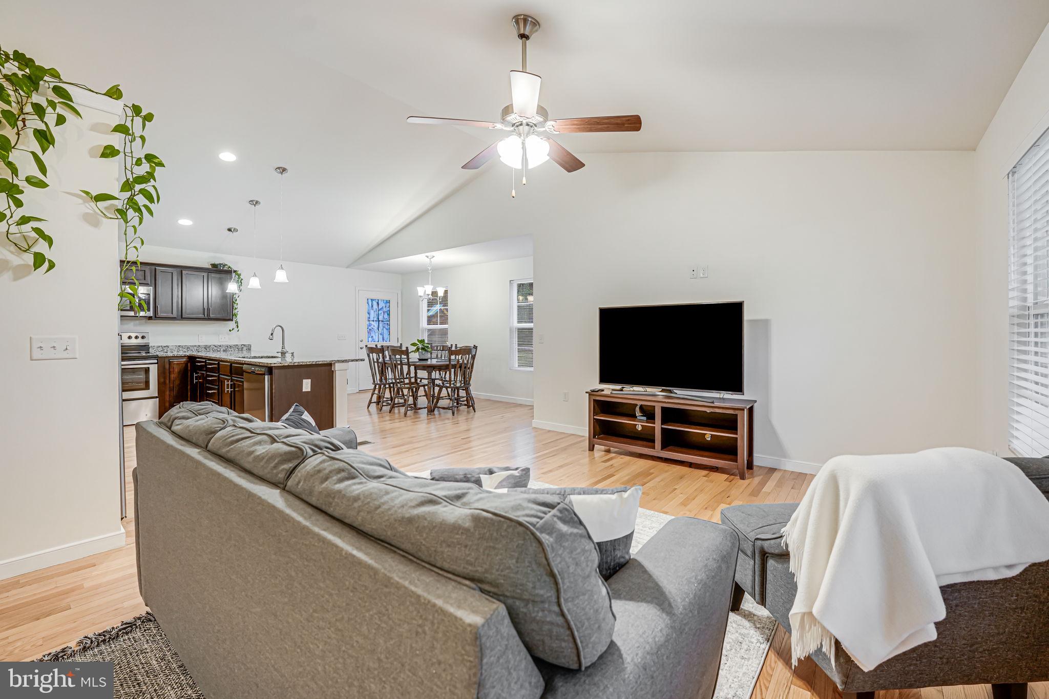 LAKE LAND OR - Residential