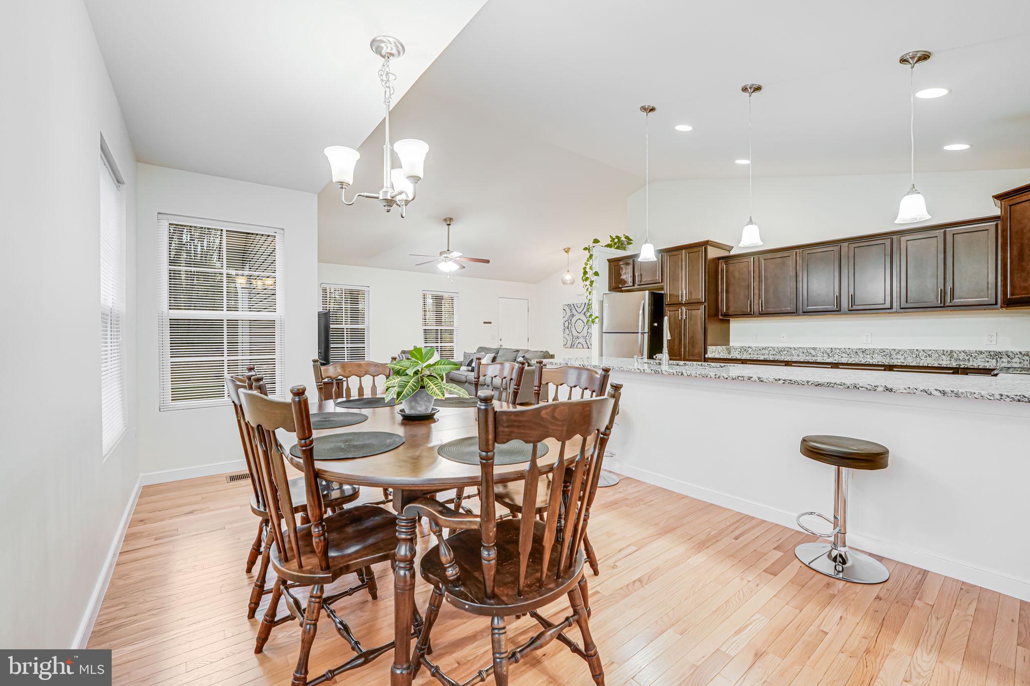 LAKE LAND OR - Residential