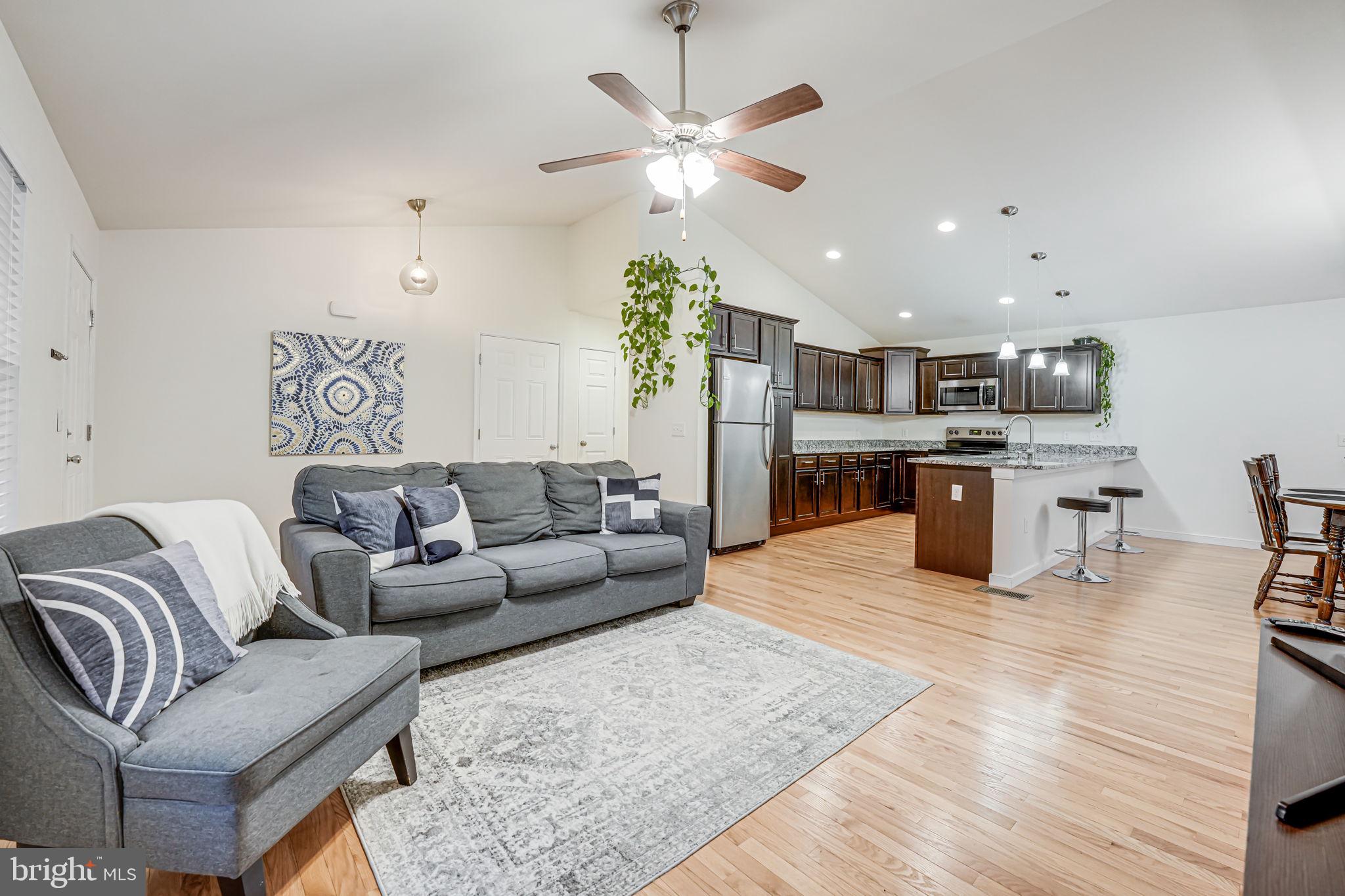 LAKE LAND OR - Residential