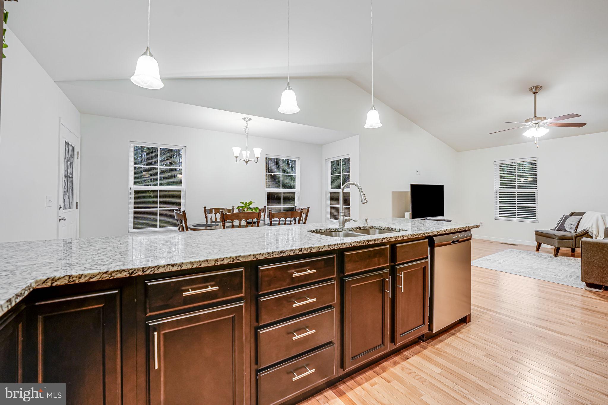 LAKE LAND OR - Residential