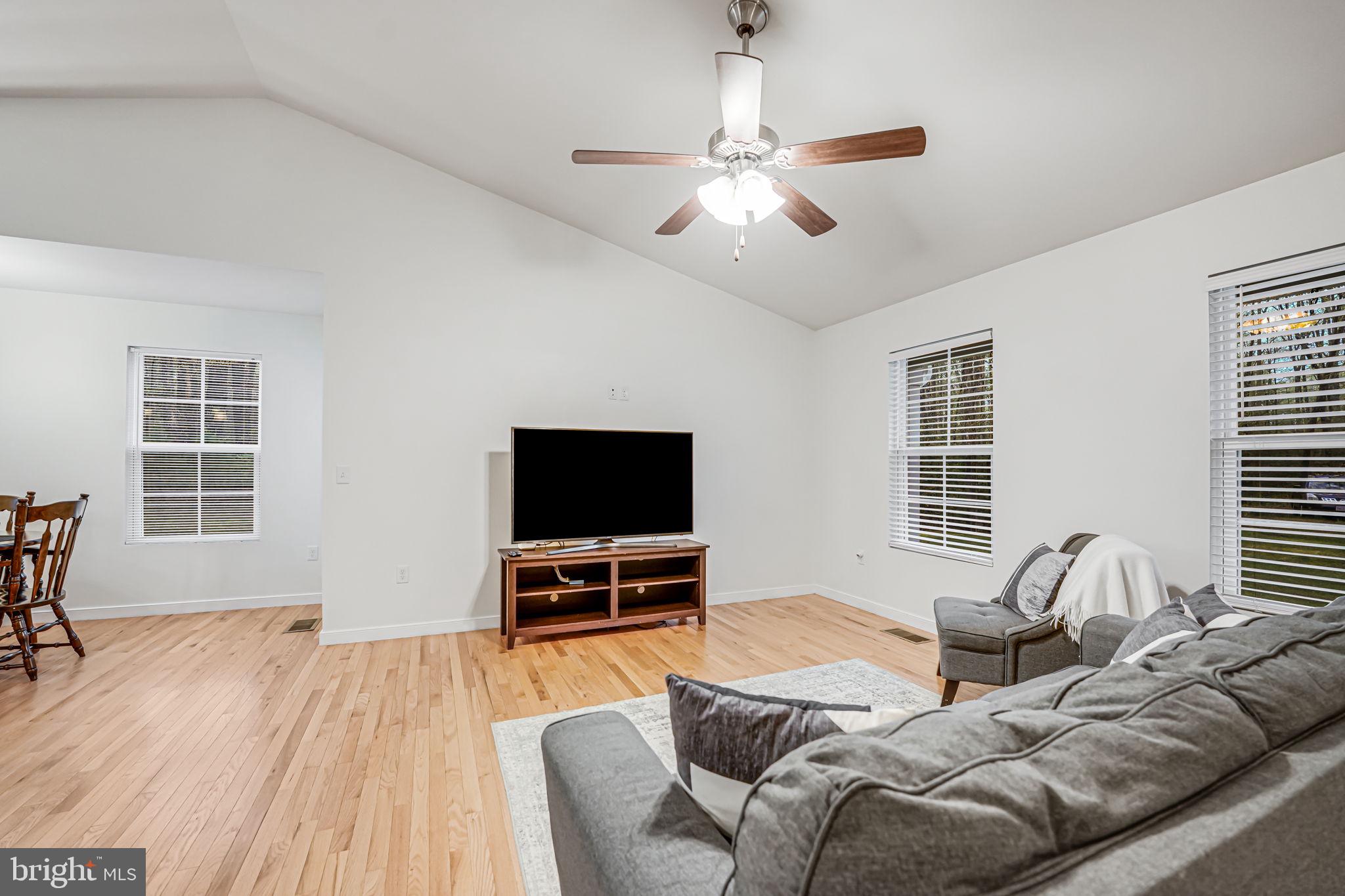 LAKE LAND OR - Residential