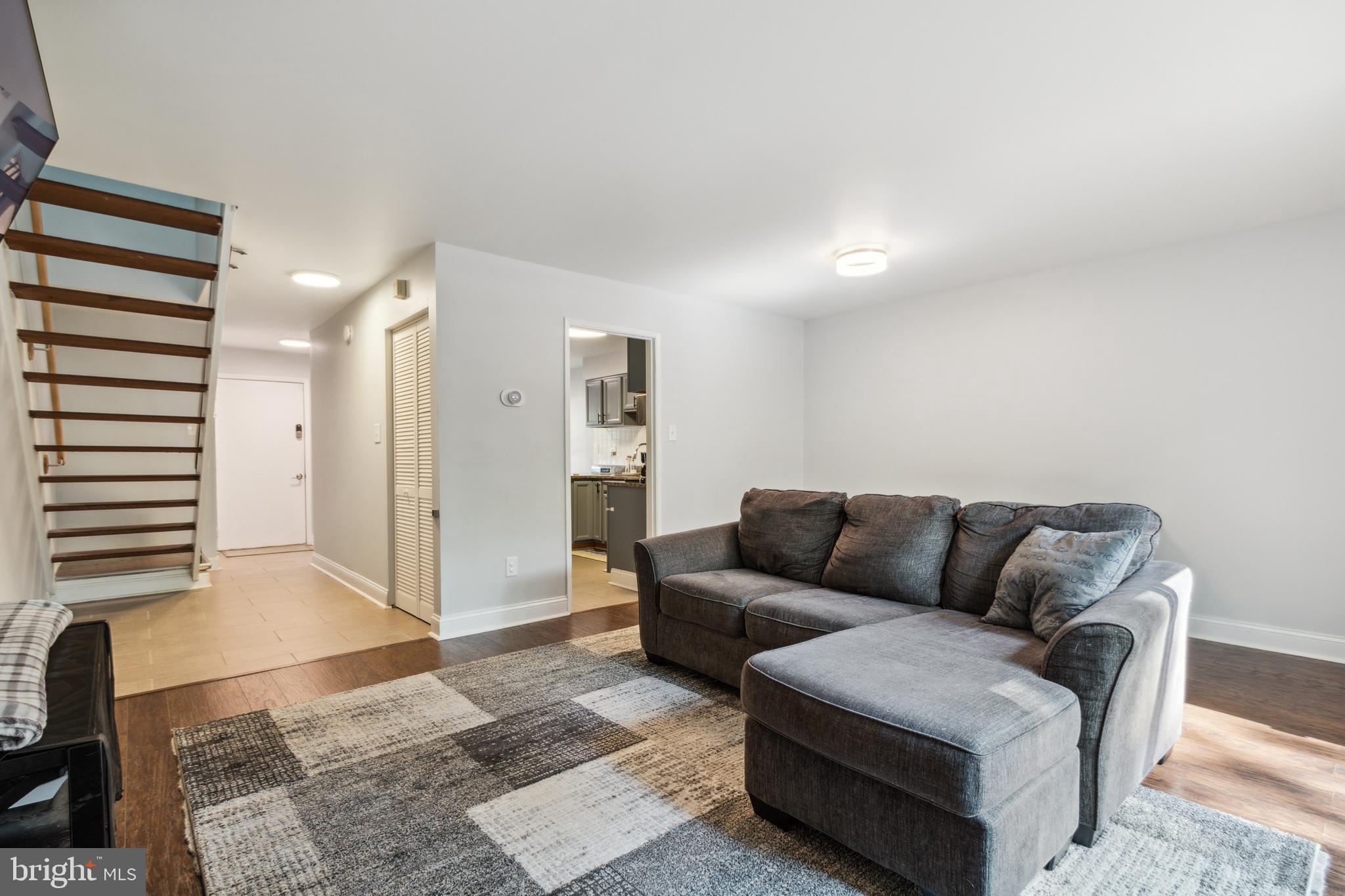 RESTON - Residential