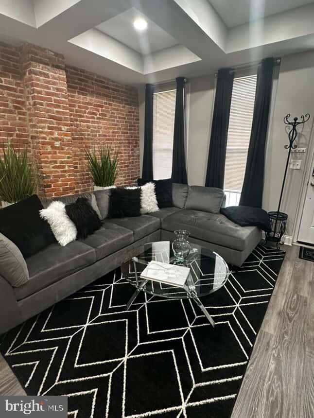 1528 N ELLAMONT STREET