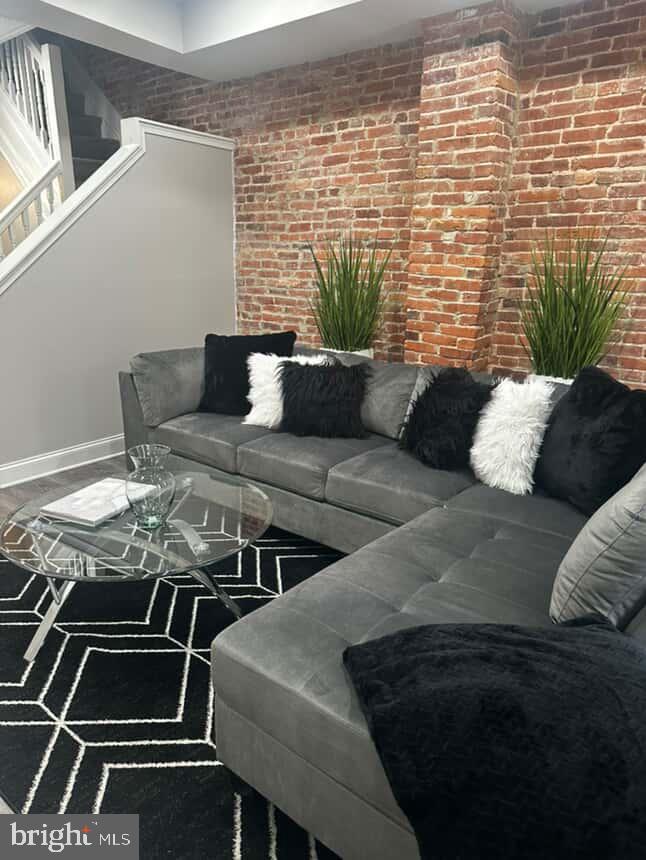 1528 N ELLAMONT STREET