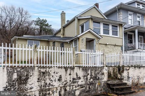 Homes For Sale - 1330 E 6th Street<br/> BETHLEHEM, PA 18015