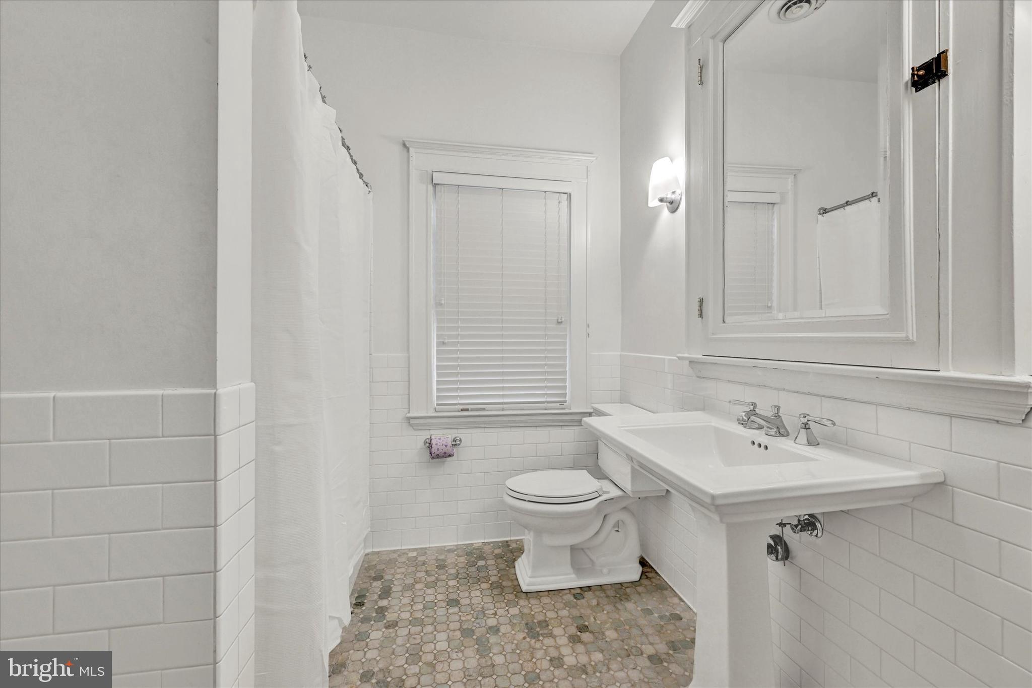 ROLAND PARK - Residential