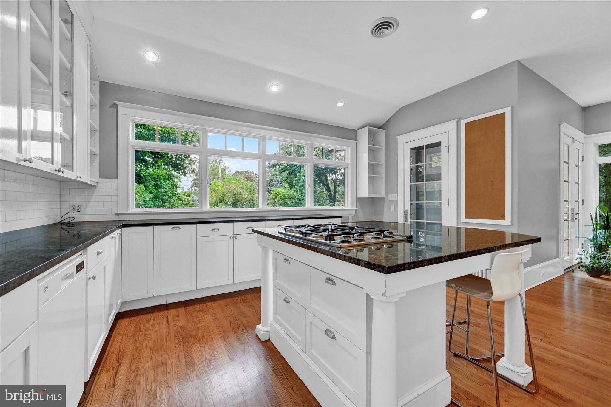 ROLAND PARK - Residential