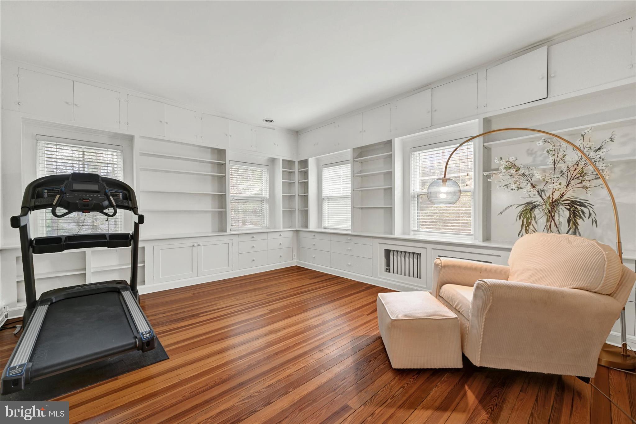 ROLAND PARK - Residential