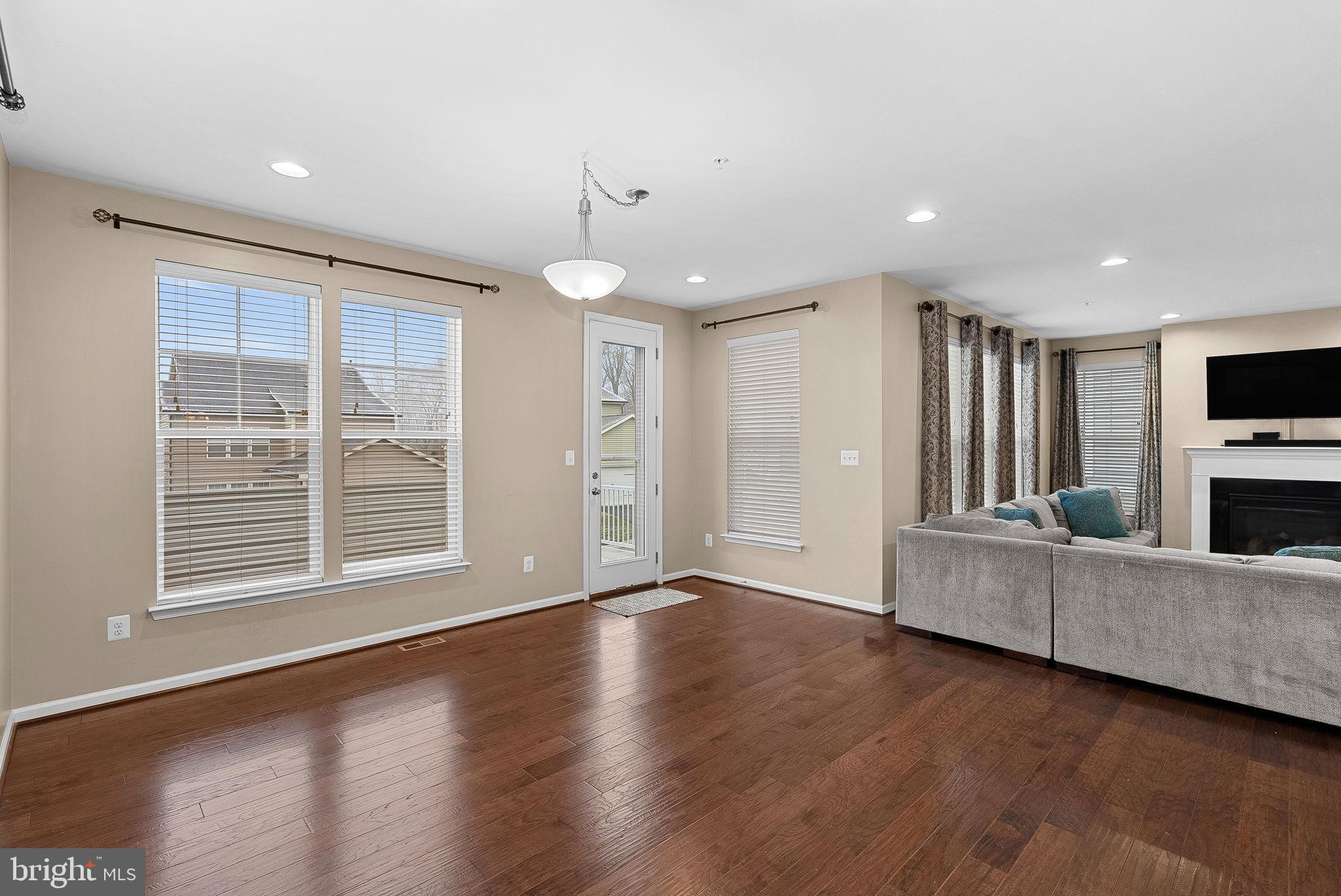 TALLYN RIDGE - Residential