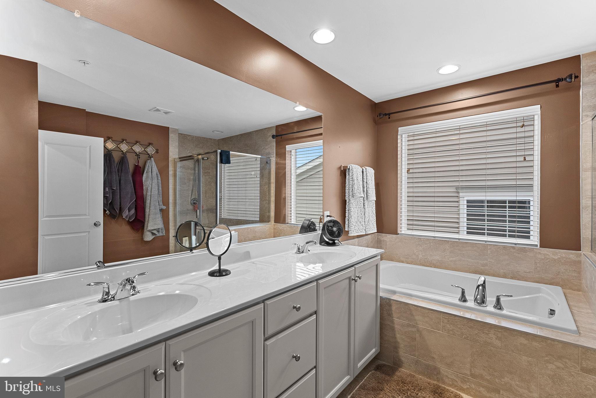 TALLYN RIDGE - Residential