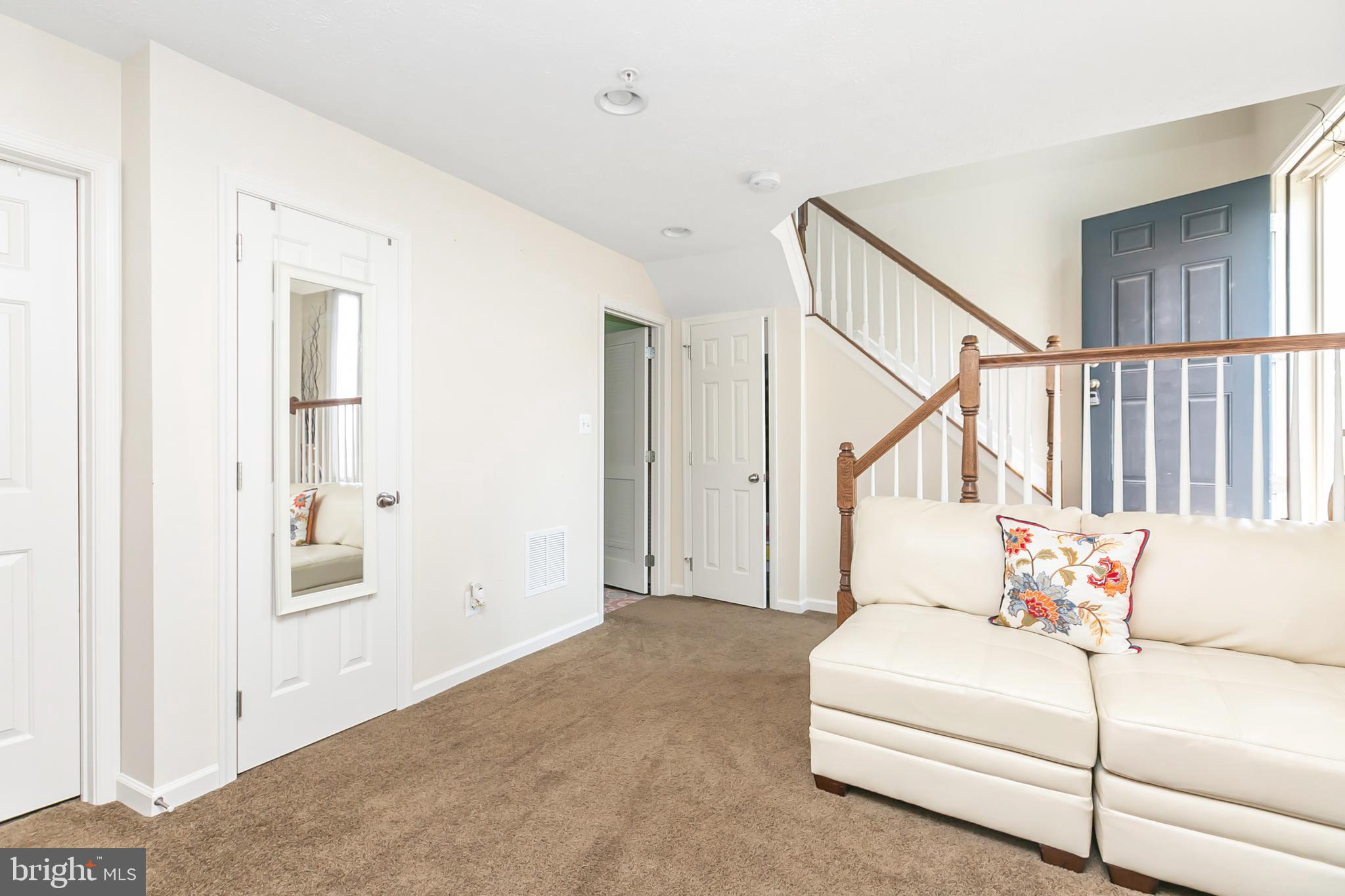 HOLLY WOODS - Residential