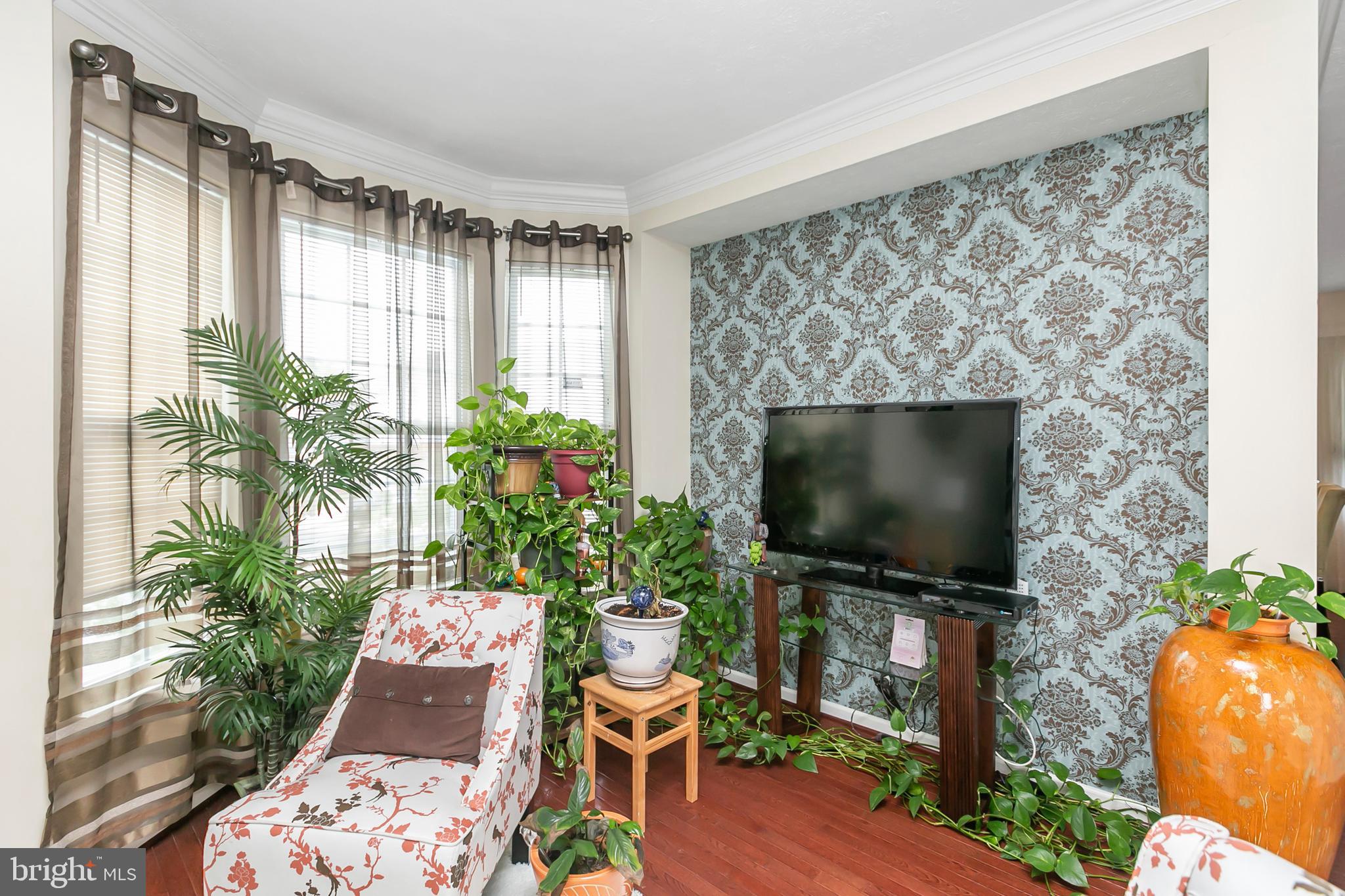 HOLLY WOODS - Residential